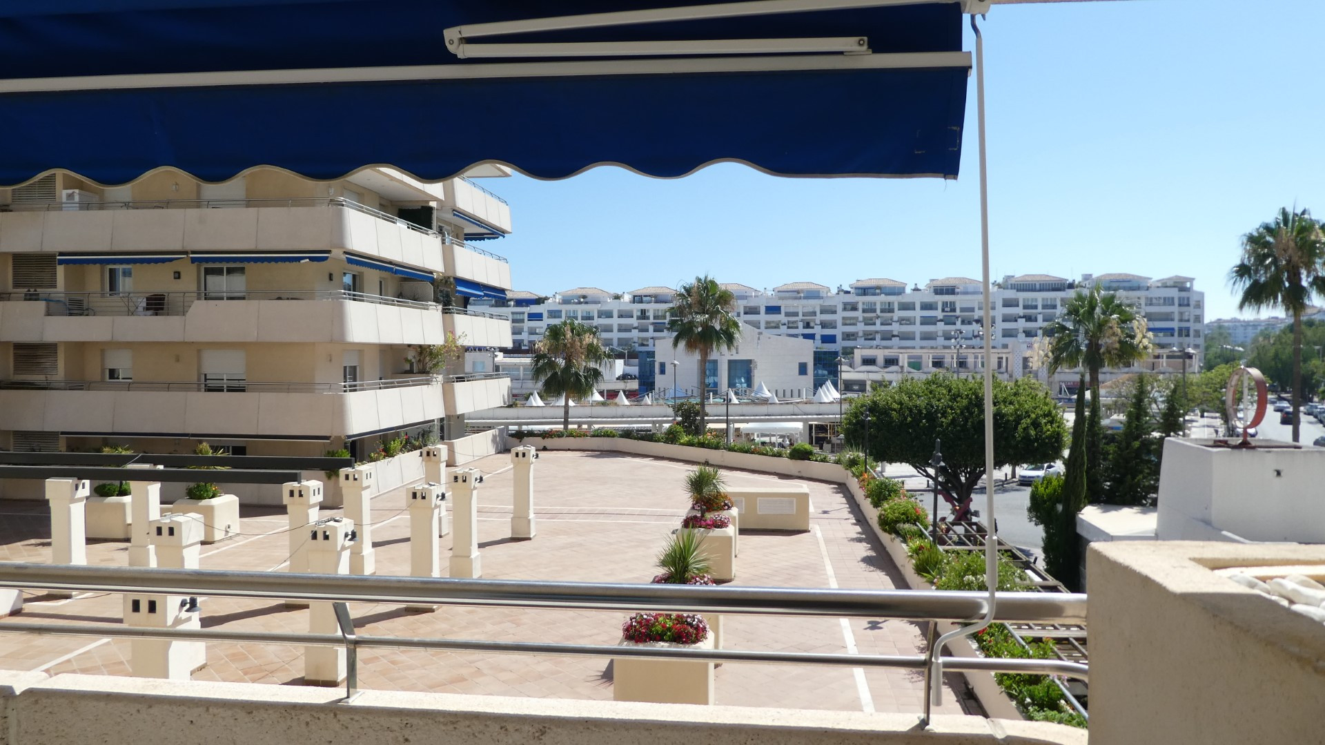 Precioso apartamento con orientación oeste en Marina Banus, Puerto Banus