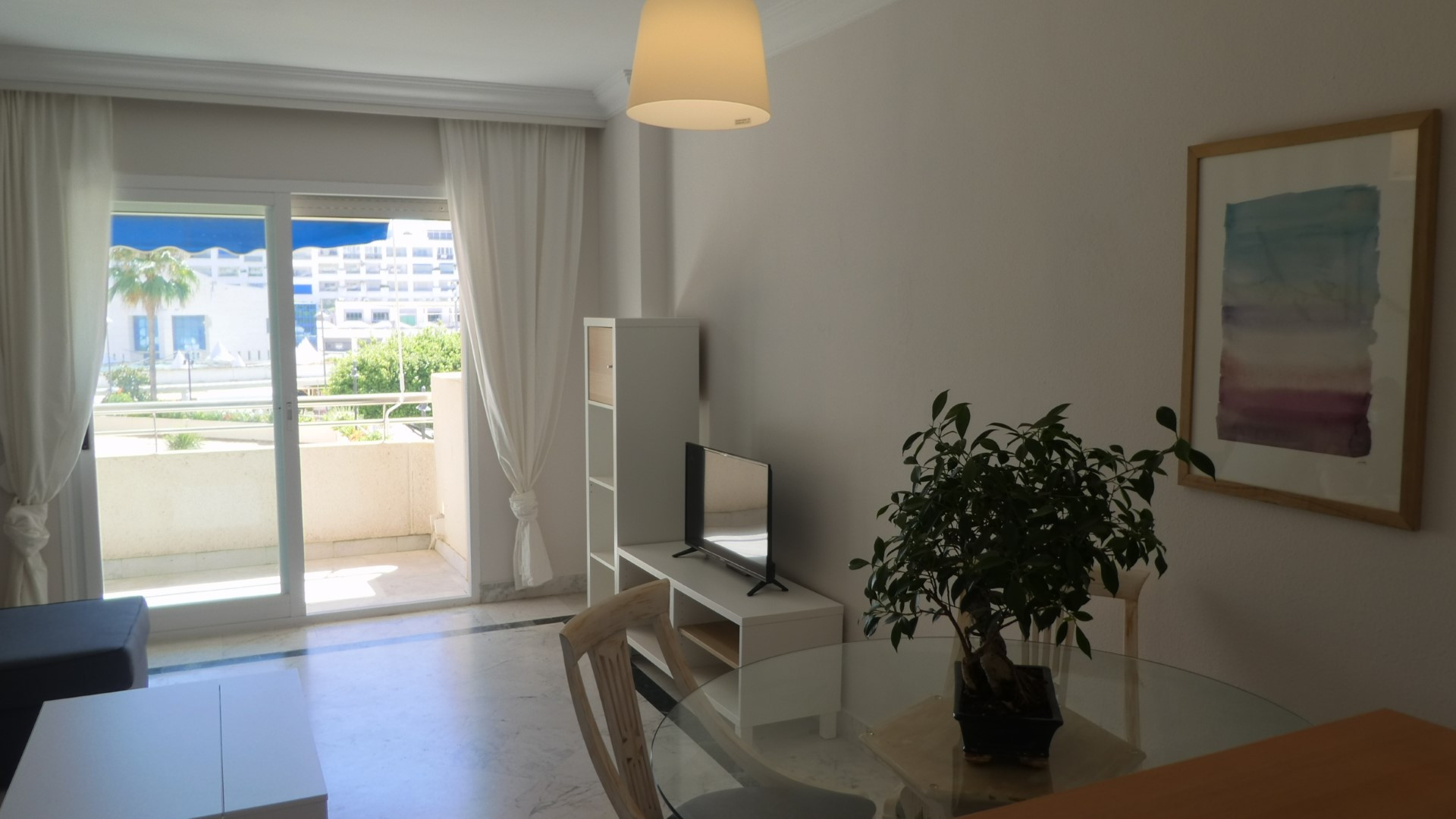 Precioso apartamento con orientación oeste en Marina Banus, Puerto Banus