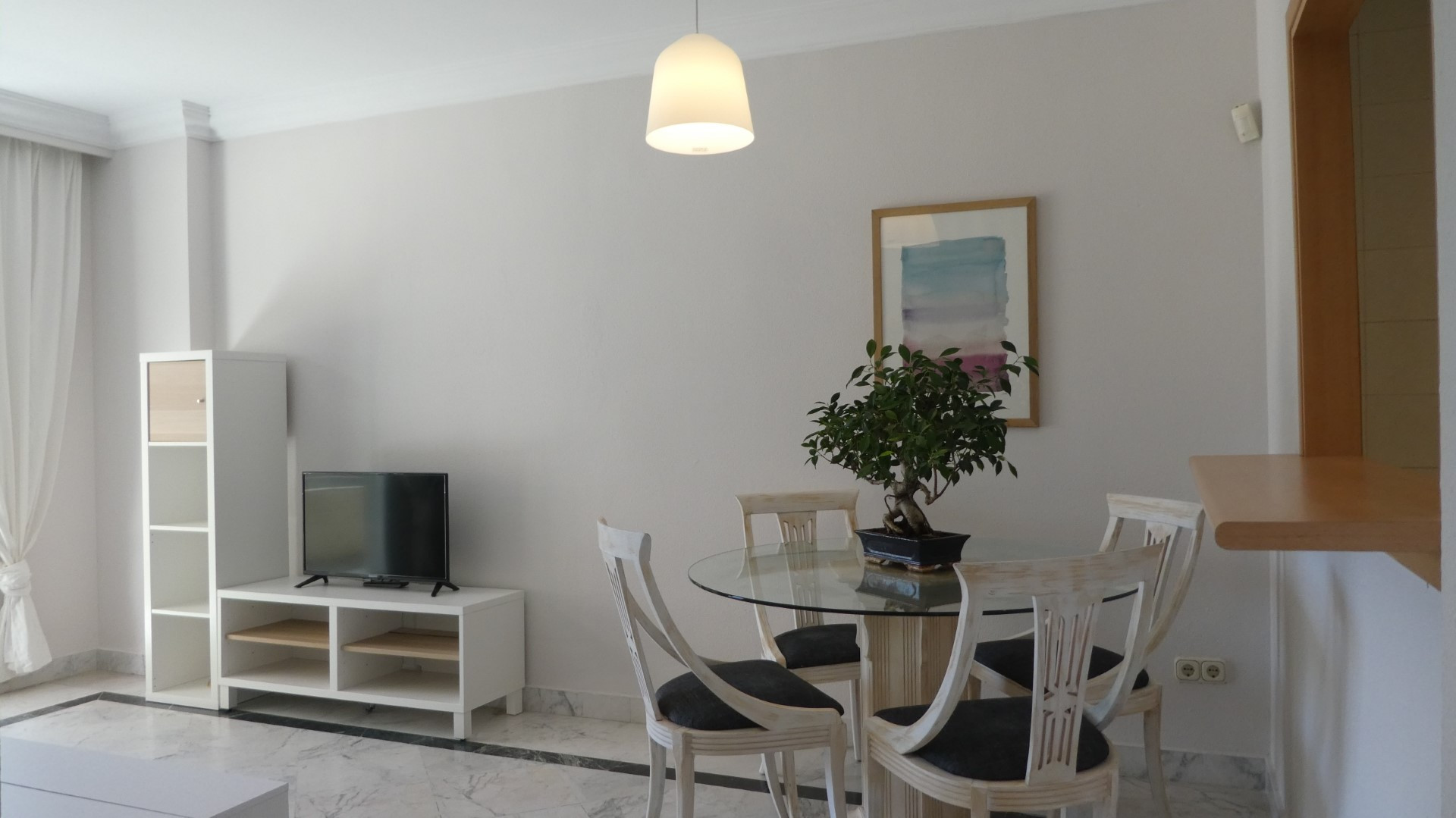 Precioso apartamento con orientación oeste en Marina Banus, Puerto Banus