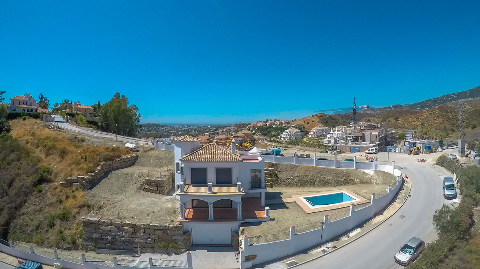 A Luxurious mountainside 3 bedroom villa with stunning sea views in Nueva Andalucia