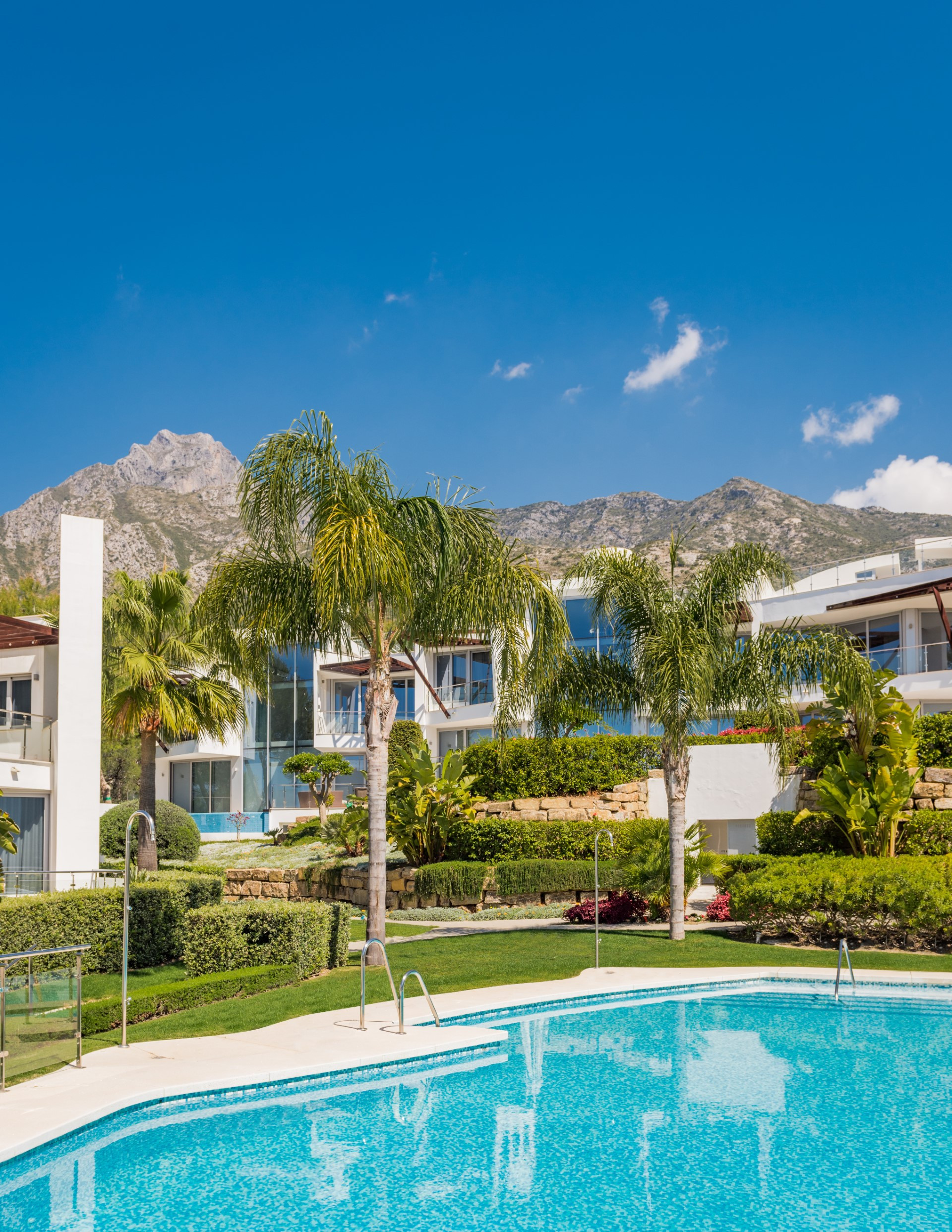 A unique modern gated complex of 12 units in Sierra Blanca