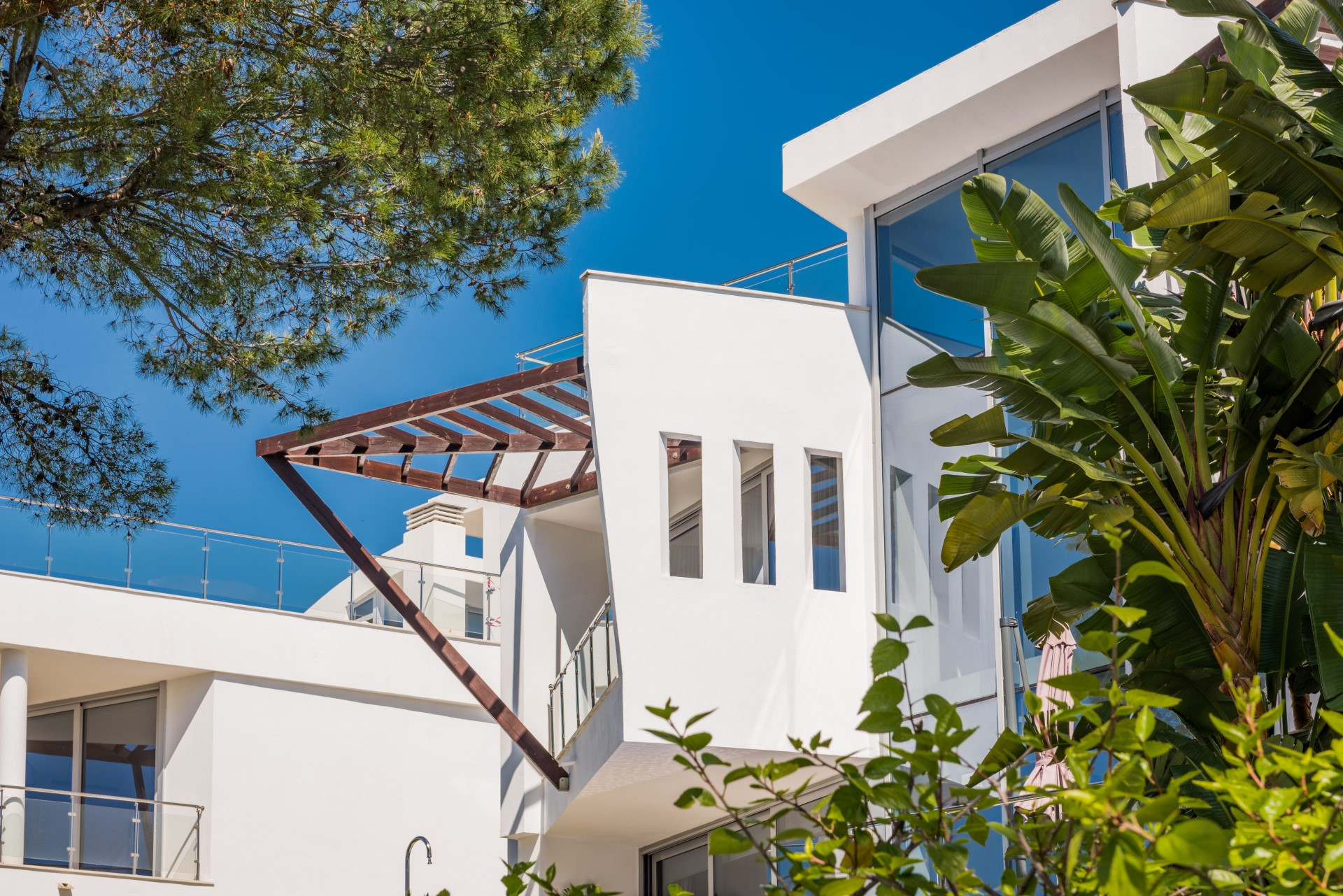 A unique modern gated complex of 12 units in Sierra Blanca