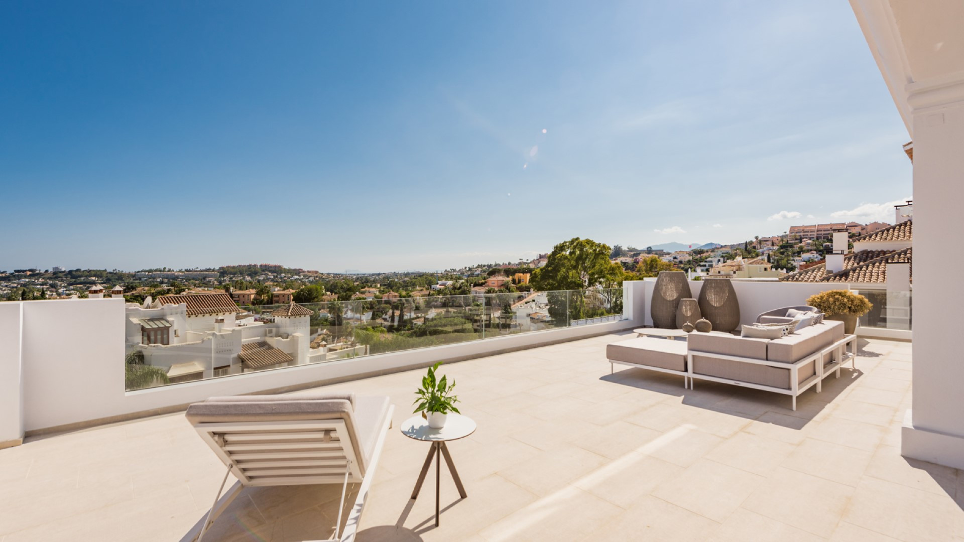 Espectacular complejo de apartamentos de 2,3 y 4 dormitorios en Nueva Andalucía.