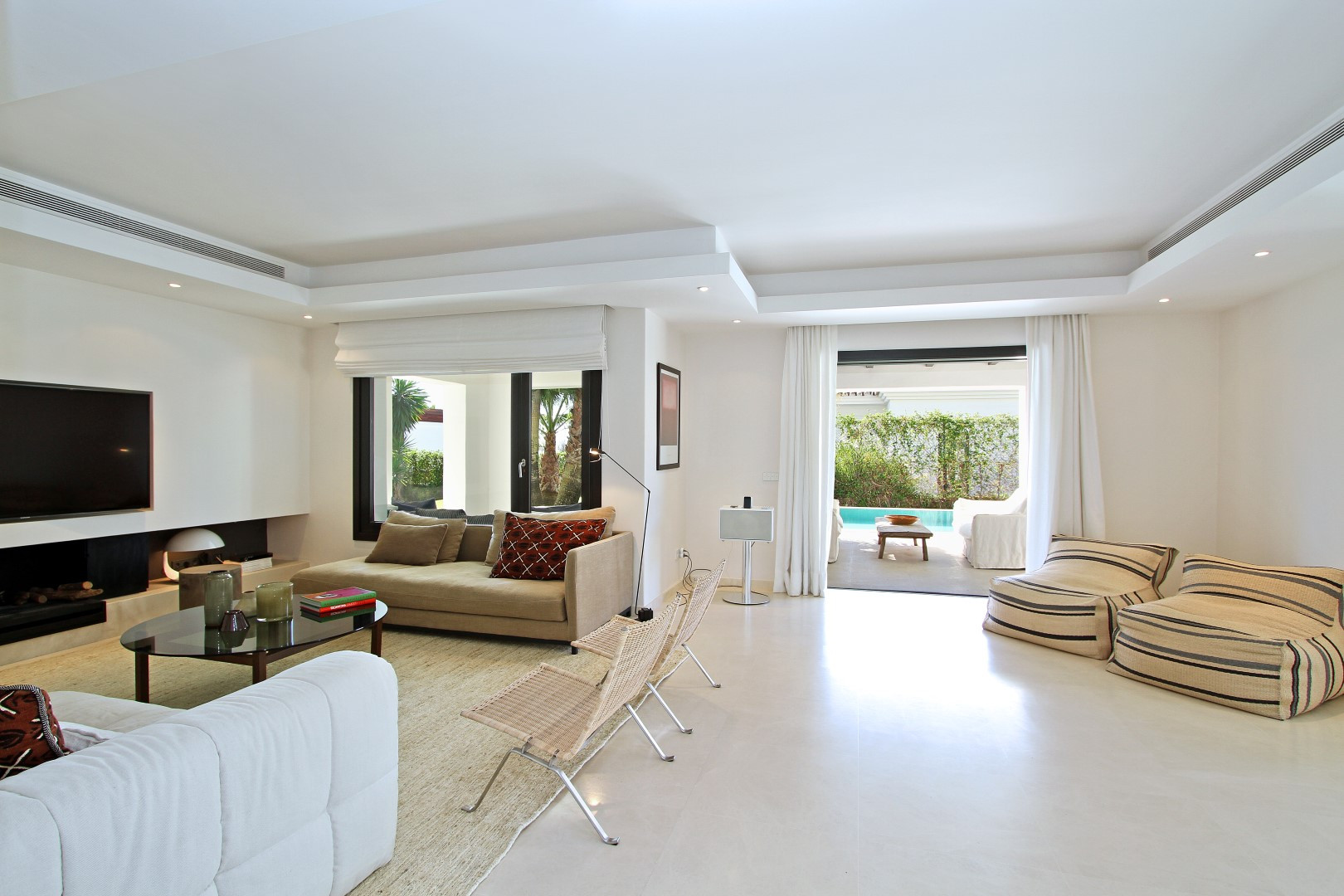 Luxury Ibiza style villa in Altos de Puente Romano