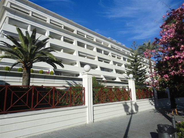 FANTASTIC SEE VIEWS APARTMENT FOR RENT IN MARBELLA CENTRE