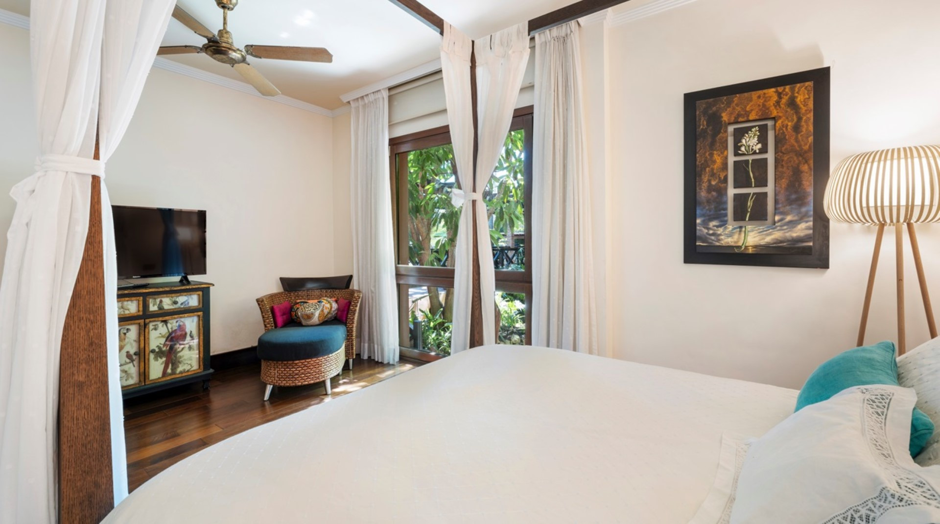 Magnificient estate including two independent villas on Marbella Golden Mile