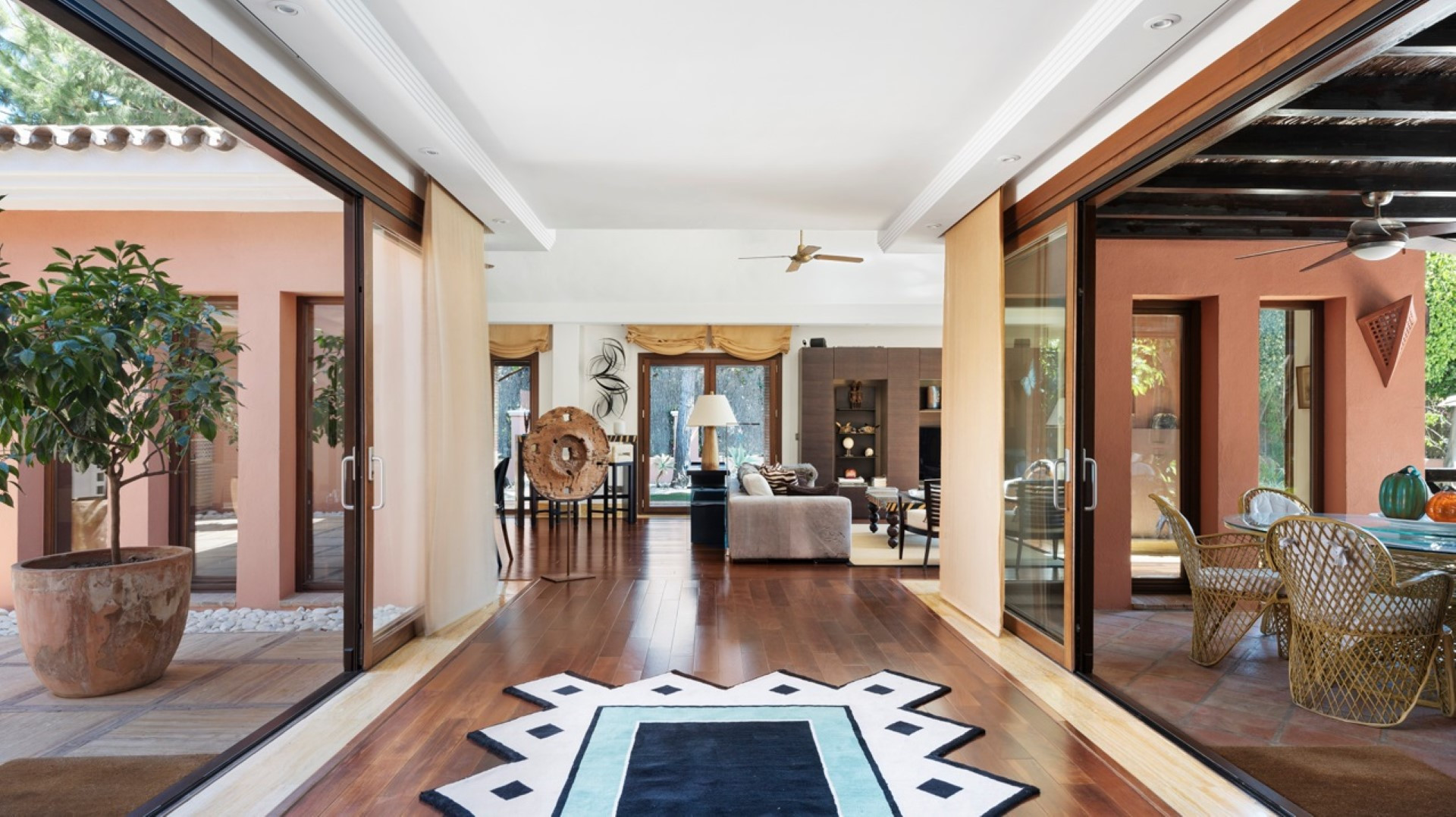 Magnificient estate including two independent villas on Marbella Golden Mile