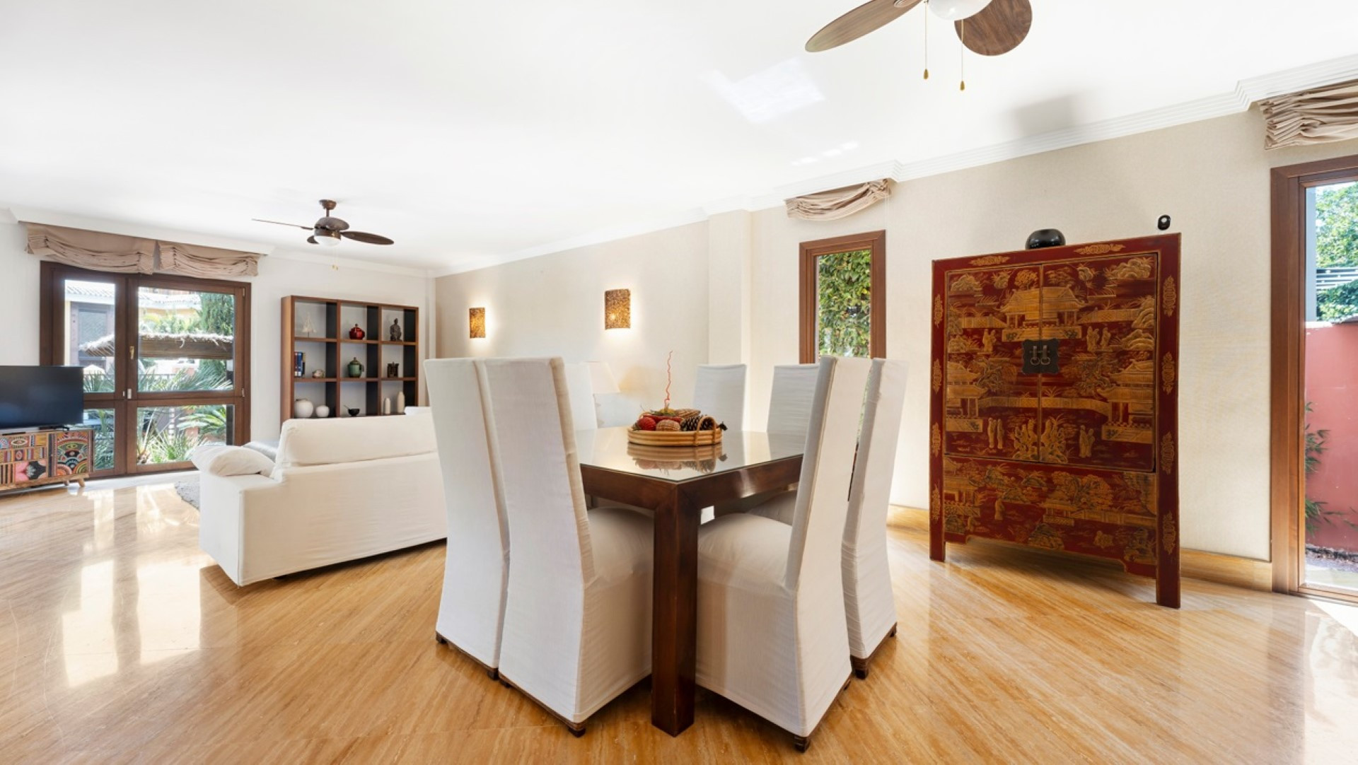 Magnificient estate including two independent villas on Marbella Golden Mile