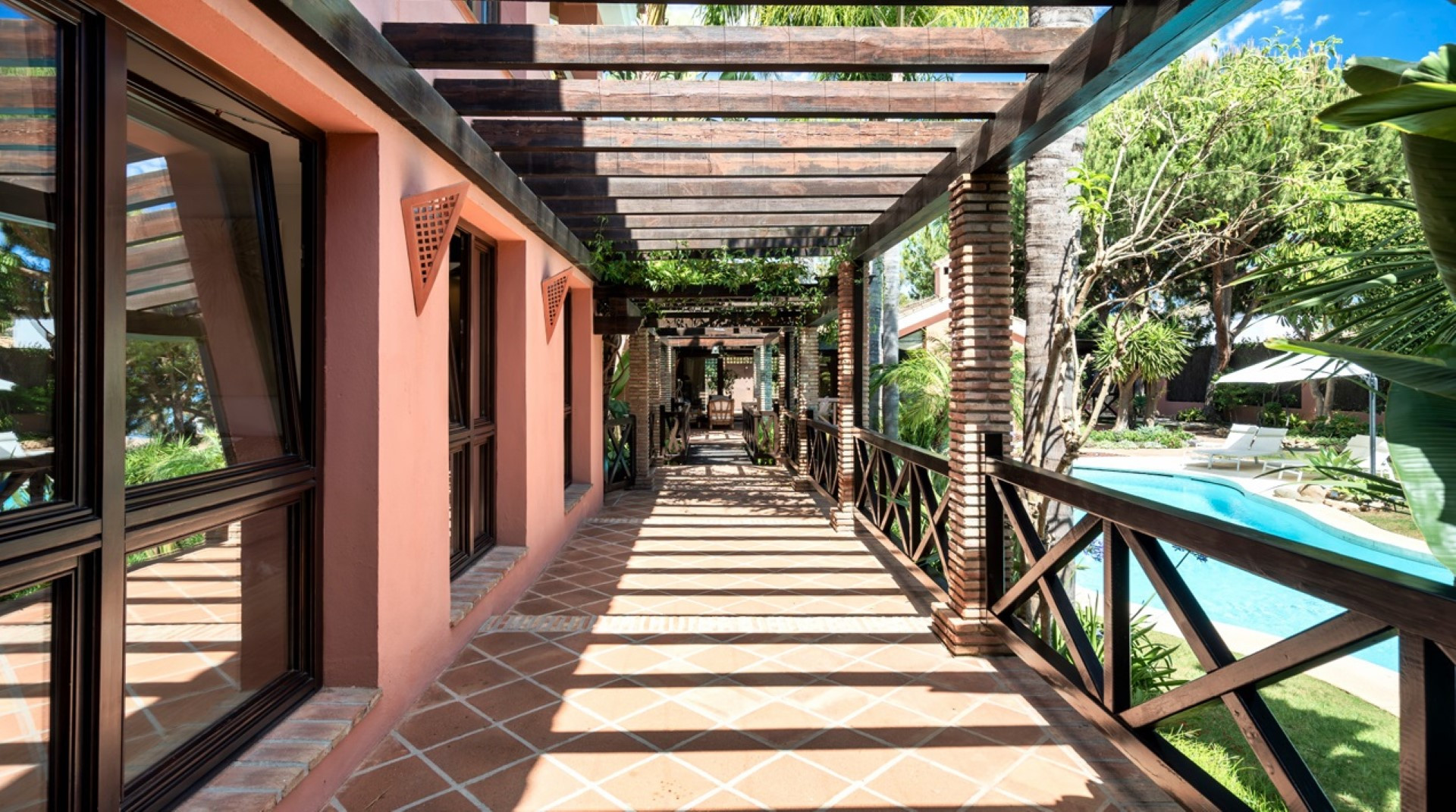 Magnificient estate including two independent villas on Marbella Golden Mile