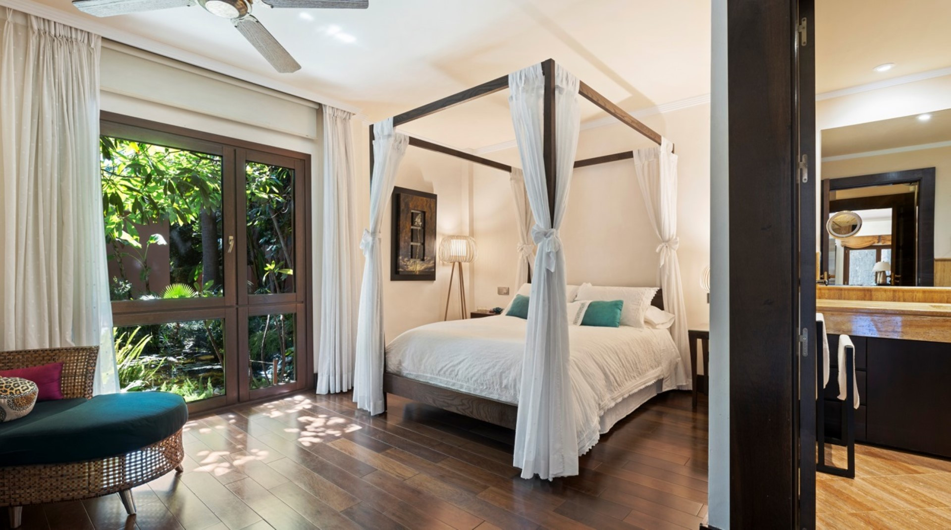 Magnificient estate including two independent villas on Marbella Golden Mile