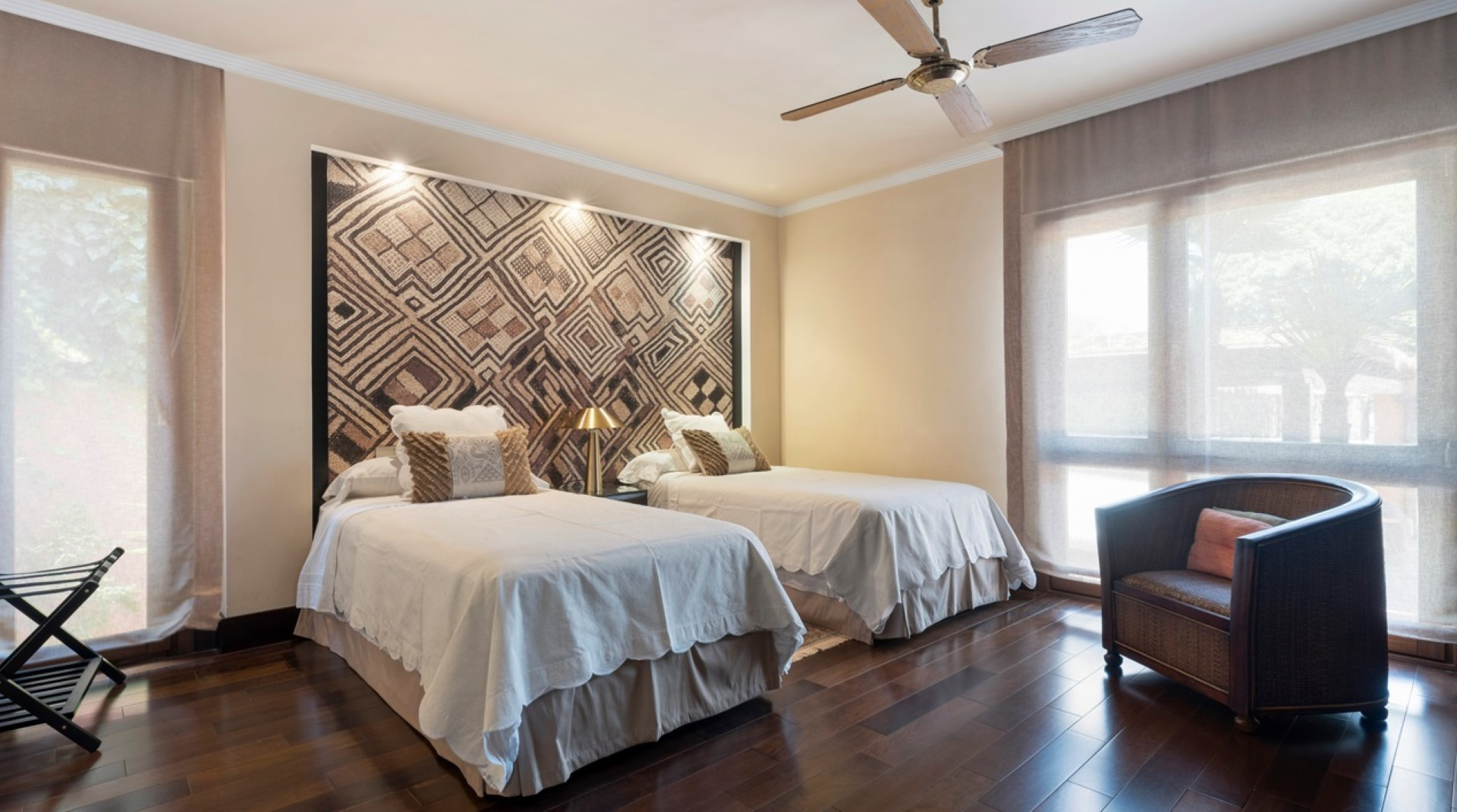 Magnificient estate including two independent villas on Marbella Golden Mile