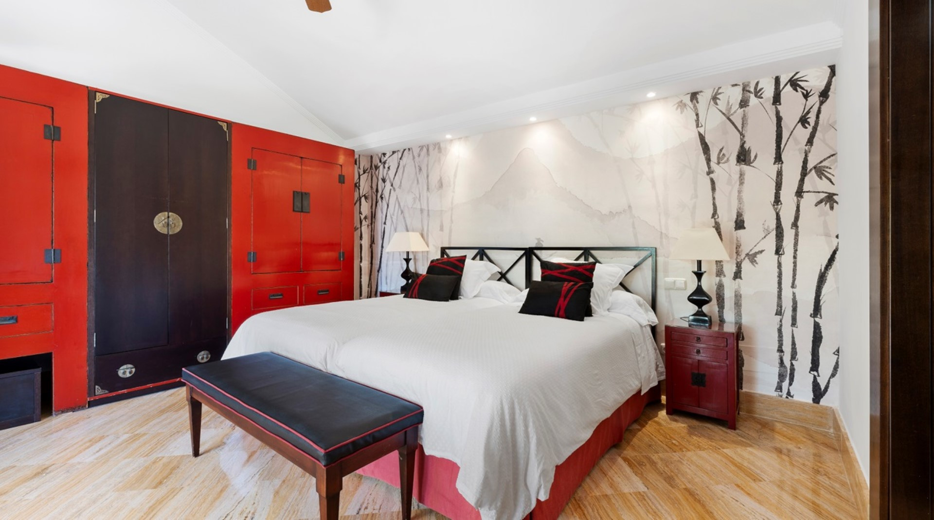 Magnificient estate including two independent villas on Marbella Golden Mile