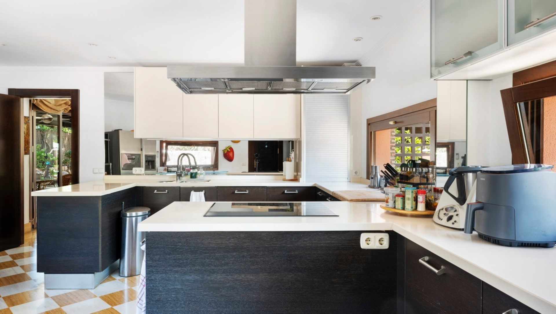 Magnificient estate including two independent villas on Marbella Golden Mile