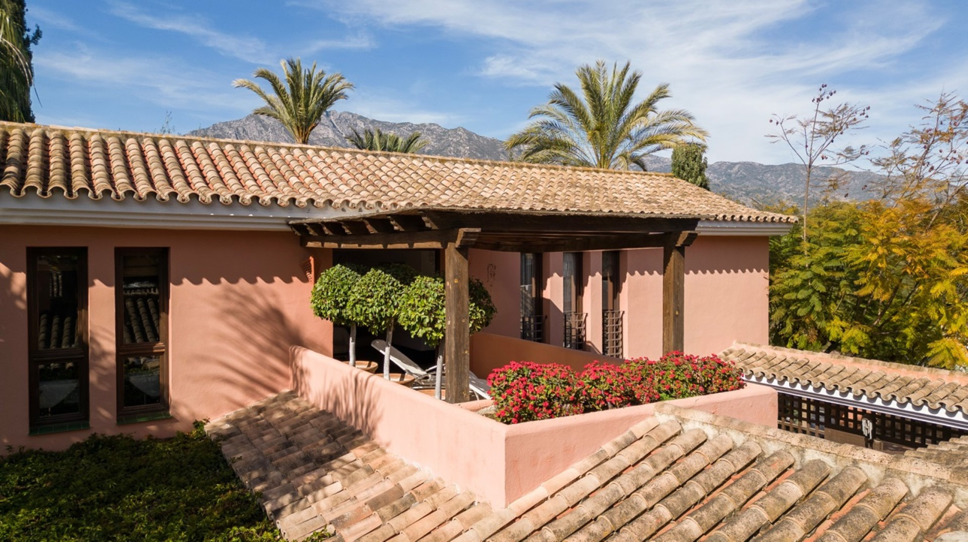 Magnificient estate including two independent villas on Marbella Golden Mile
