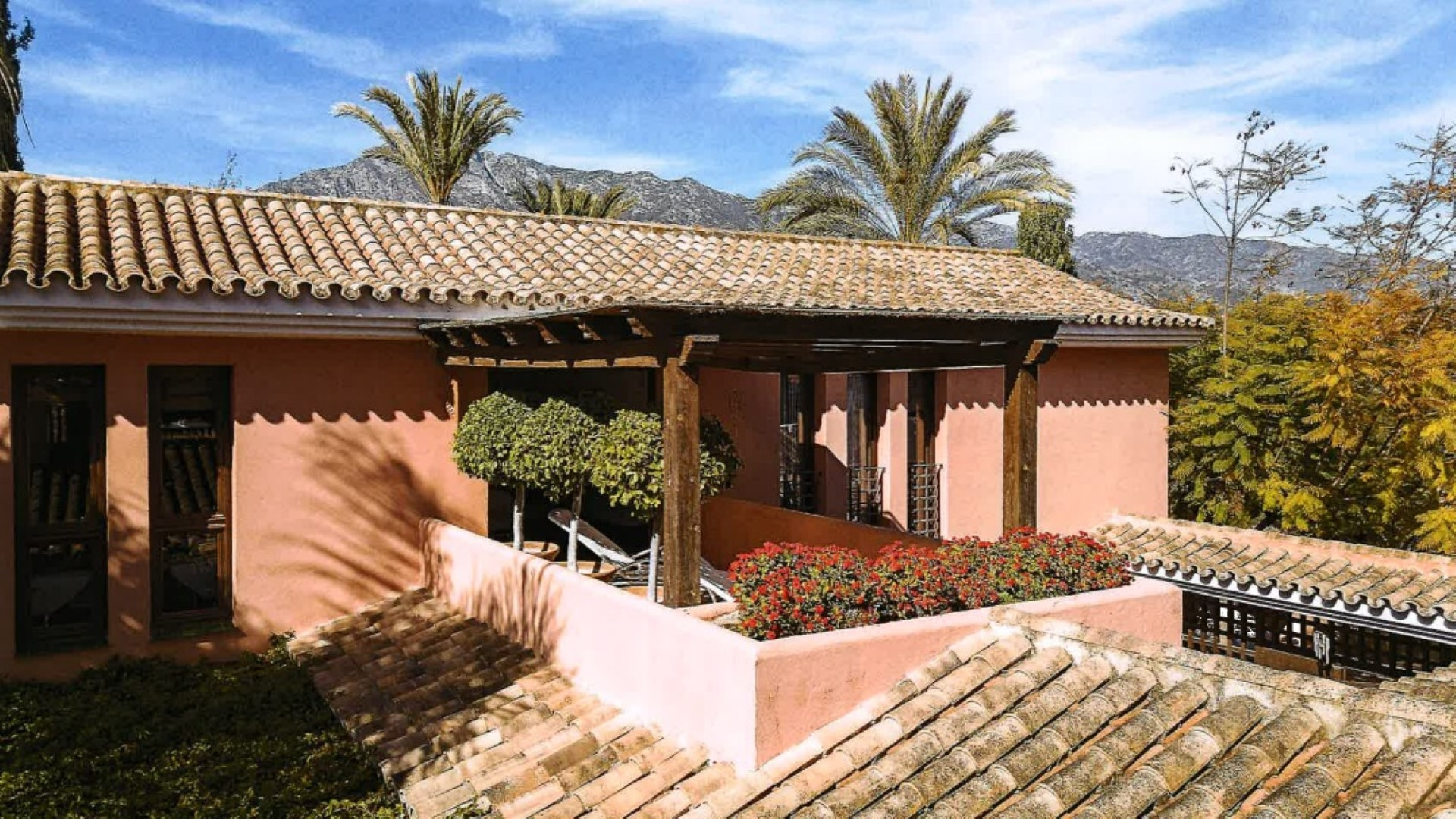 Magnificient estate including two independent villas on Marbella Golden Mile