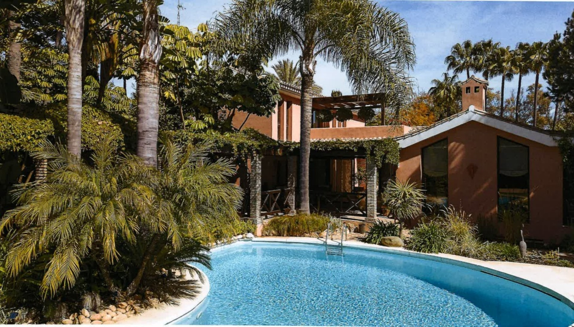 Magnificient estate including two independent villas on Marbella Golden Mile