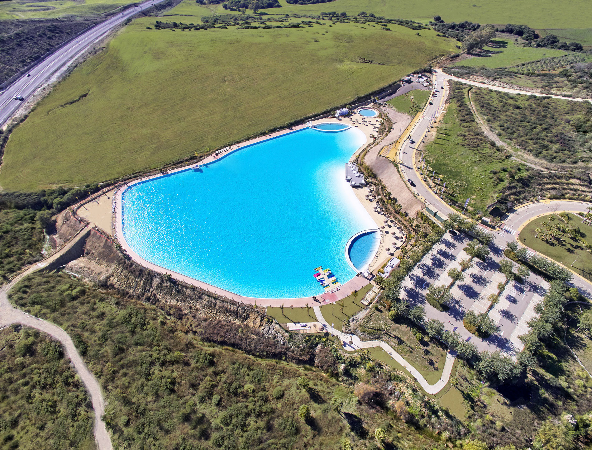 ALCAZABA Lagoon - La primera Laguna Cristalina en Europa para el disfruteexclusivo de la urbanización ALCAZABA Lagoon.