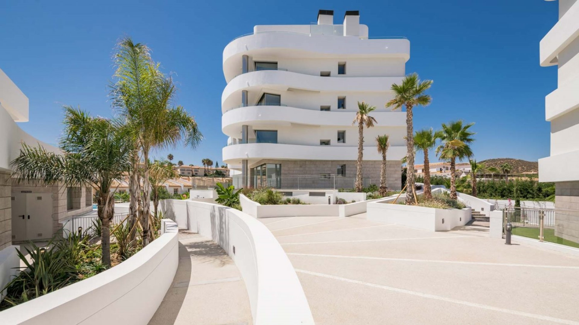 9440 metros cuadrados en una ubicación privilegiada de la Costa del Soltransformada en un complejo residencial icónico que traerá nuevos estándaresde calidad a la Costa de Mijas.