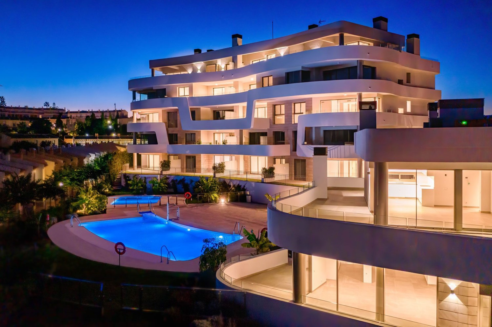 9440 metros cuadrados en una ubicación privilegiada de la Costa del Soltransformada en un complejo residencial icónico que traerá nuevos estándaresde calidad a la Costa de Mijas.