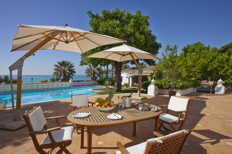 IMPRESSIVE MANSION BEACHFRONT IN RESIDENTIAL CASABLANCA