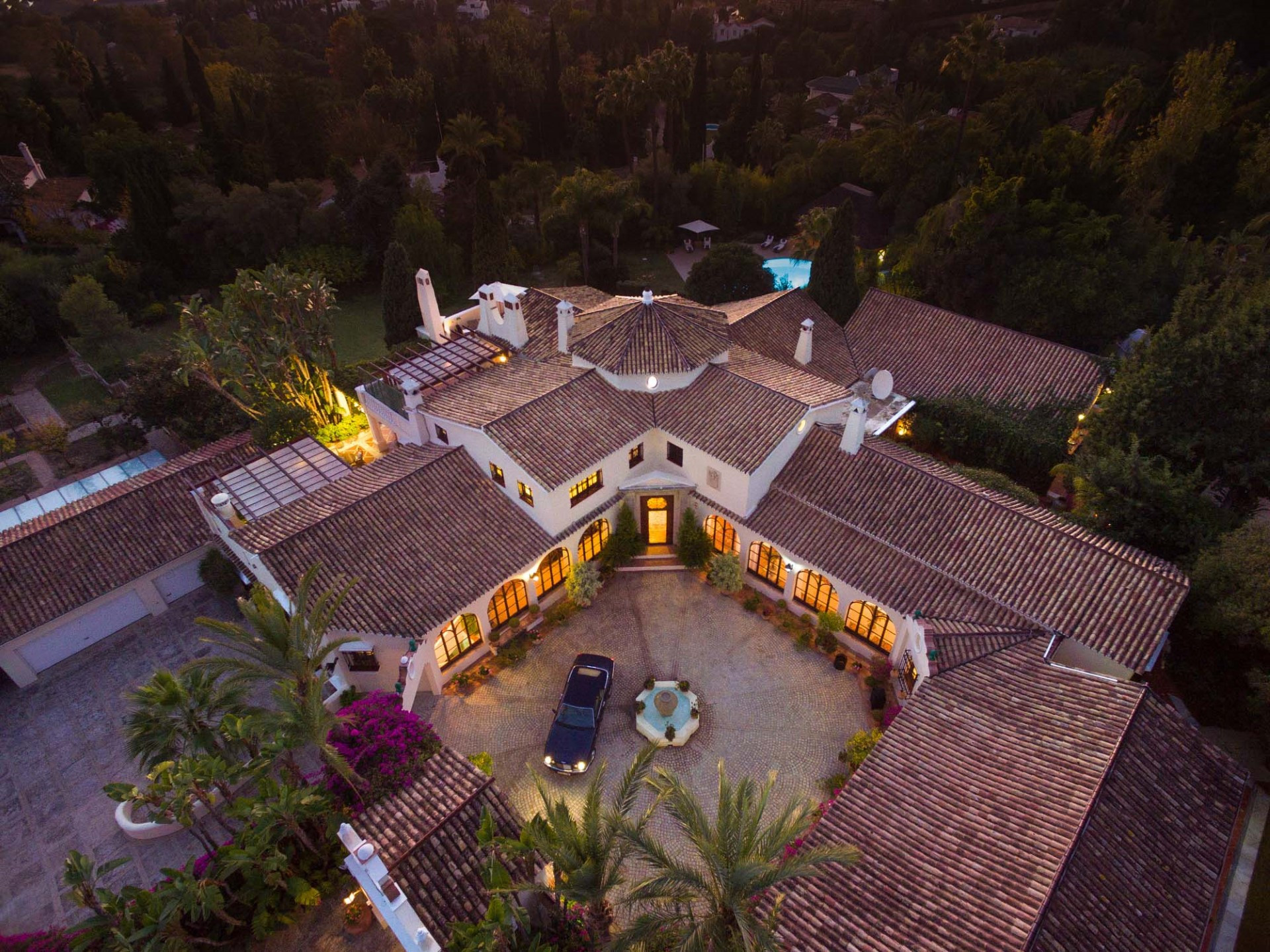 SPECTACULAR AND ELEGANT VILLA IN MARBELLA CLUB HILL