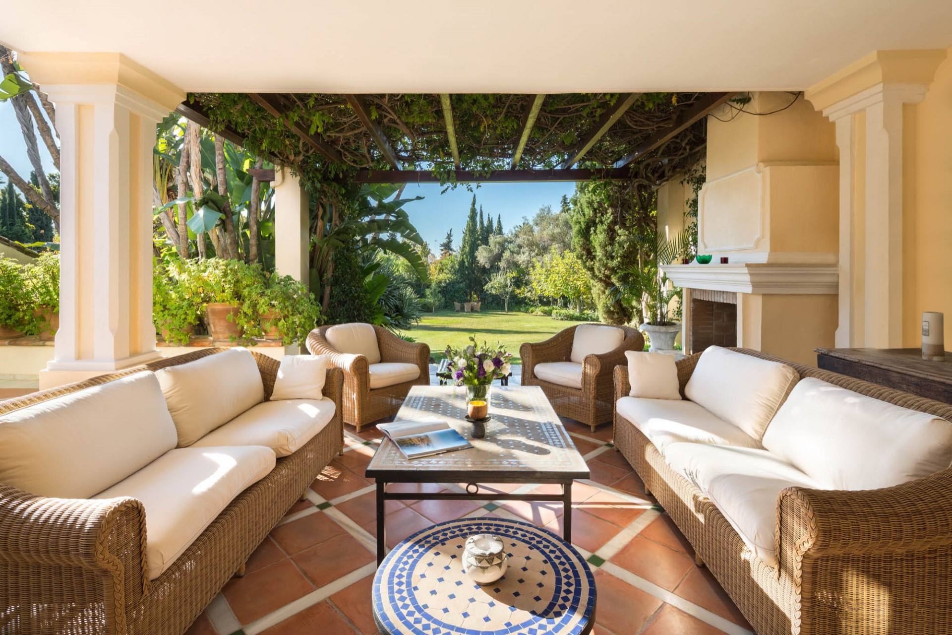 SPECTACULAR AND ELEGANT VILLA IN MARBELLA CLUB HILL