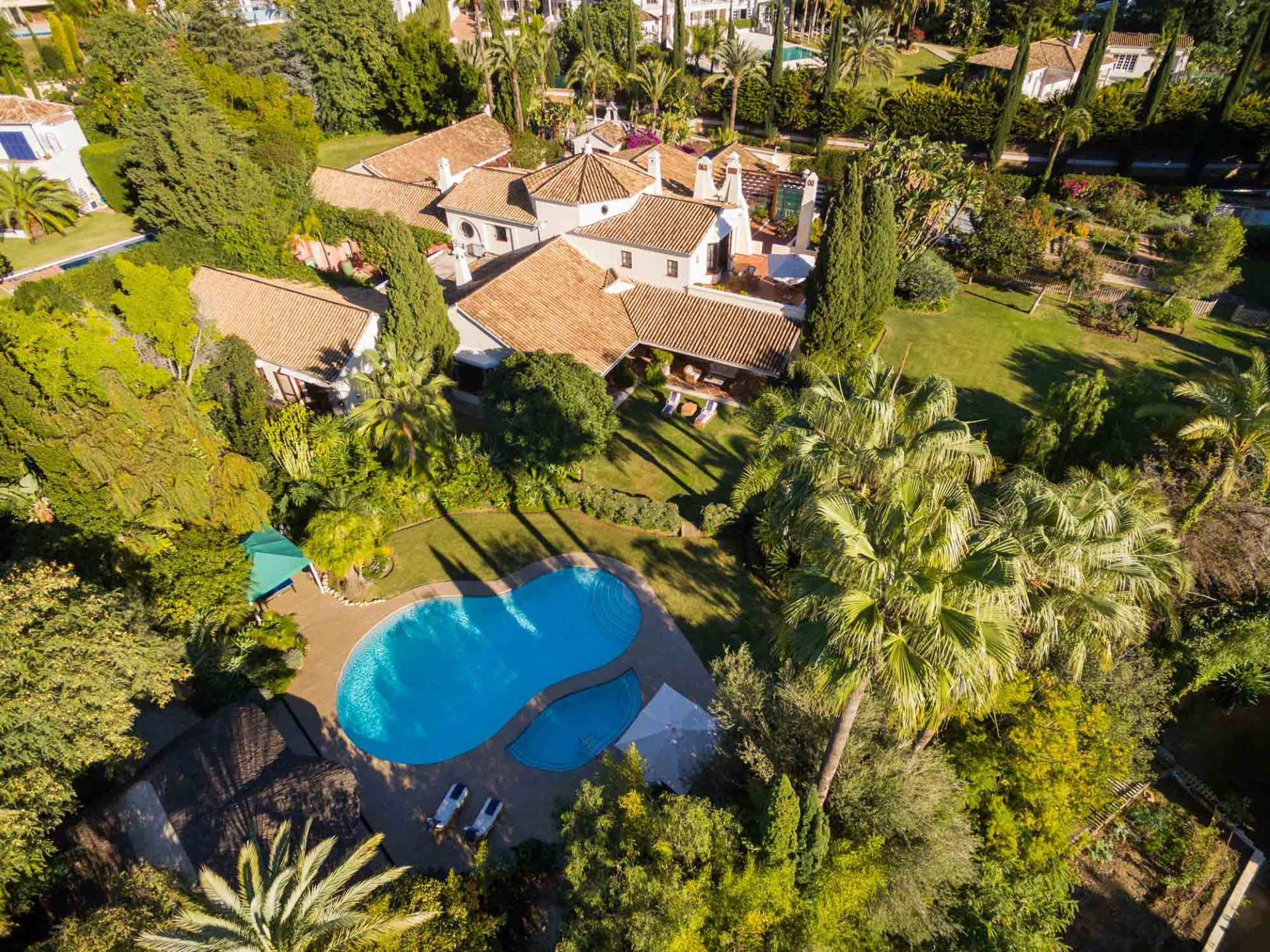 SPECTACULAR AND ELEGANT VILLA IN MARBELLA CLUB HILL