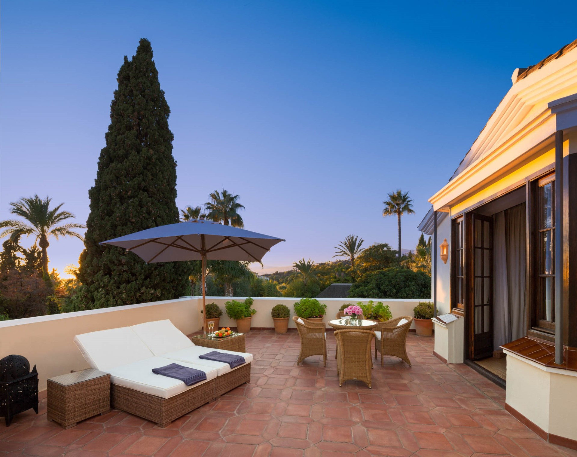 SPECTACULAR AND ELEGANT VILLA IN MARBELLA CLUB HILL