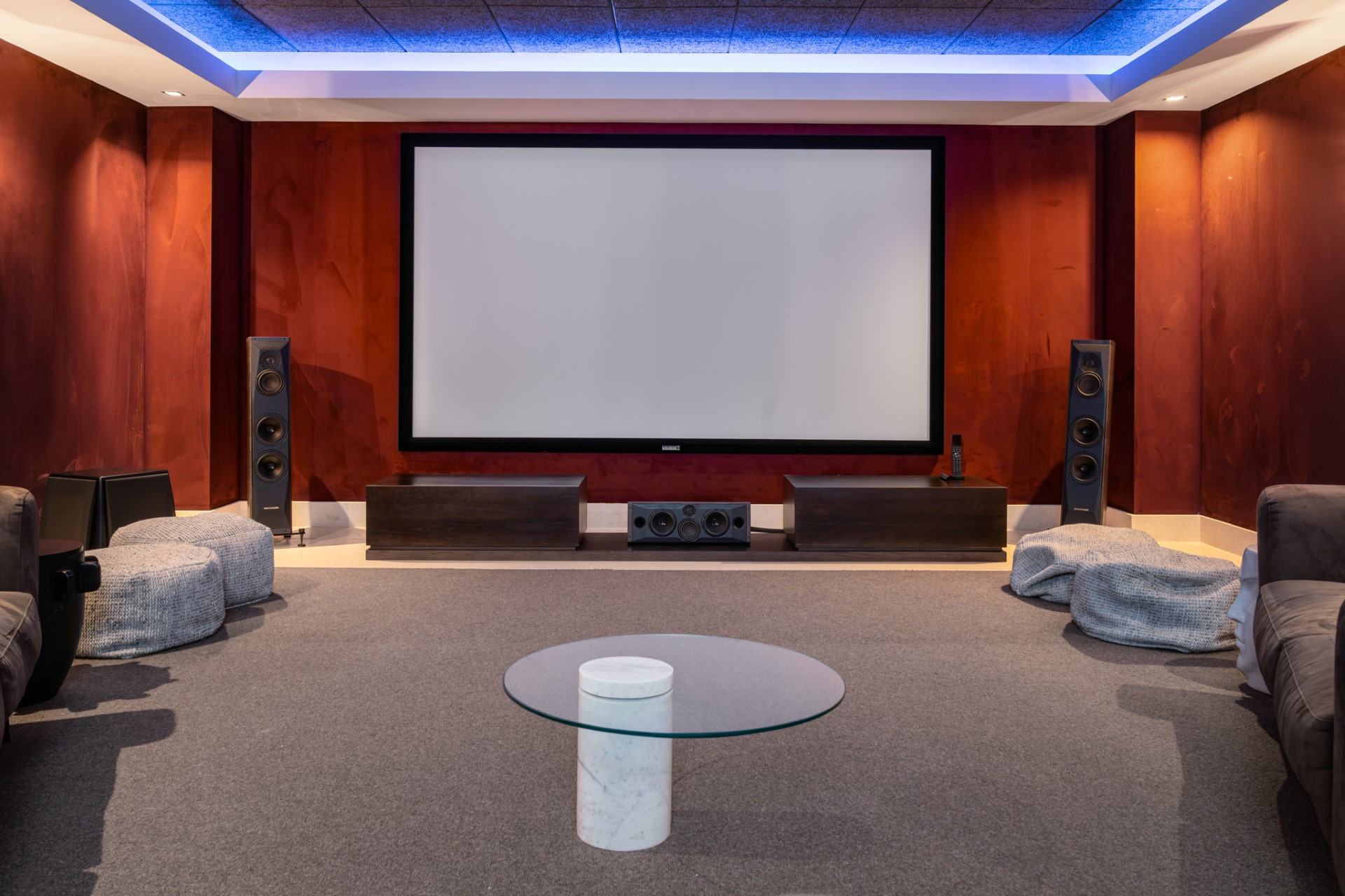 Amplia villa de 5 dormitorios más apartamento para huespedes en Cascada de Camoján con vistas panorámicas