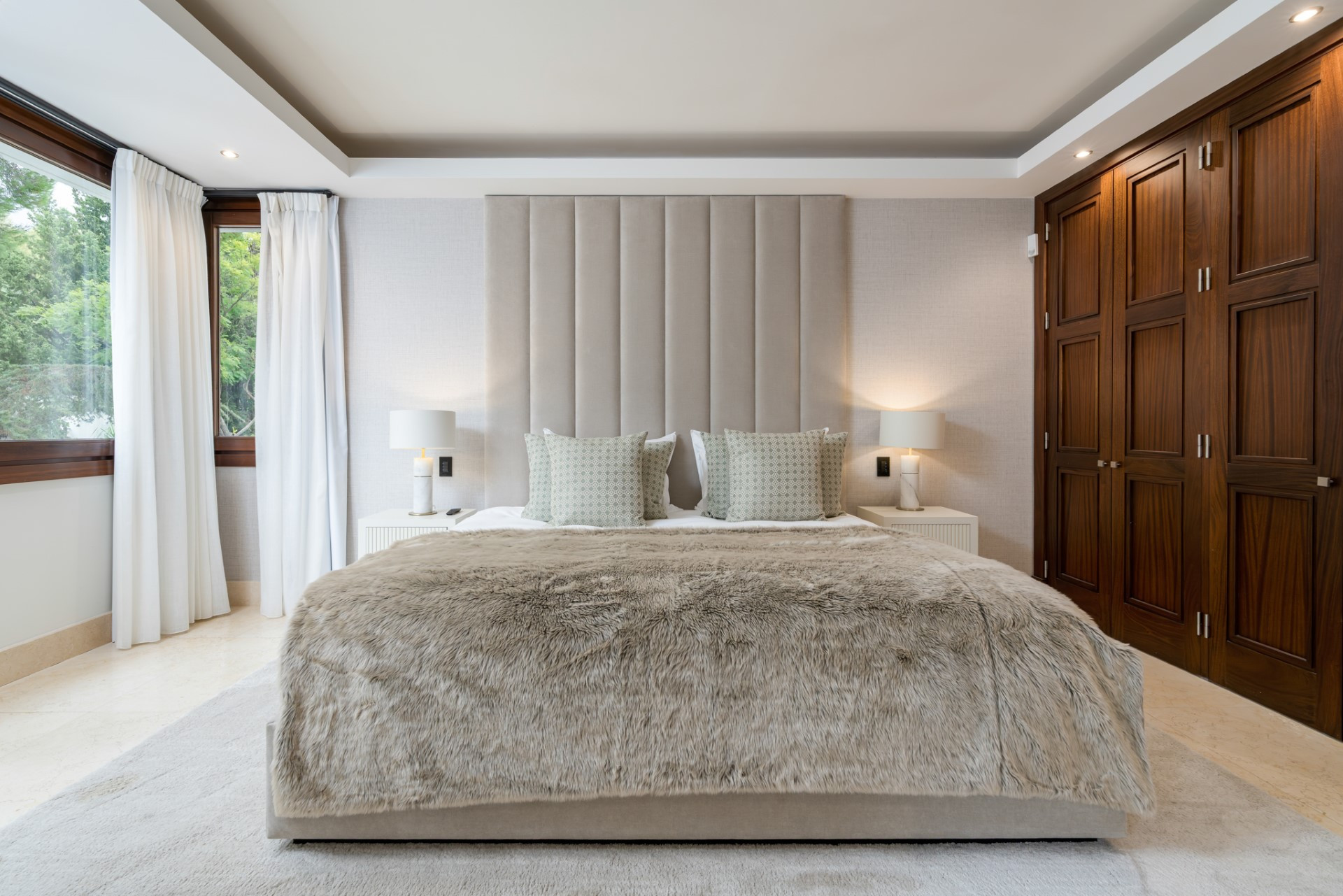 Amplia villa de 5 dormitorios más apartamento para huespedes en Cascada de Camoján con vistas panorámicas