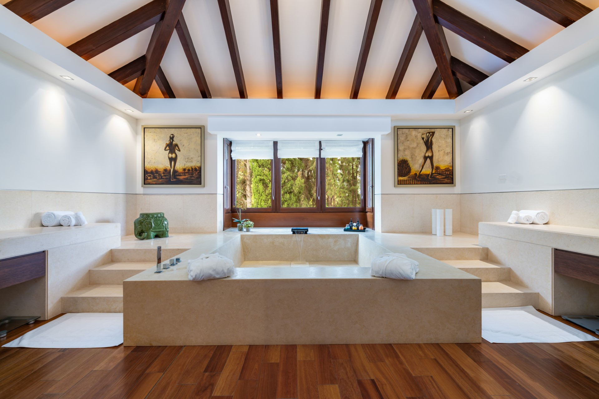 Amplia villa de 5 dormitorios más apartamento para huespedes en Cascada de Camoján con vistas panorámicas