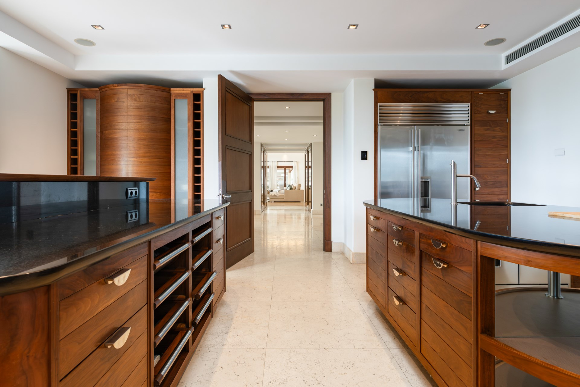 Amplia villa de 5 dormitorios más apartamento para huespedes en Cascada de Camoján con vistas panorámicas