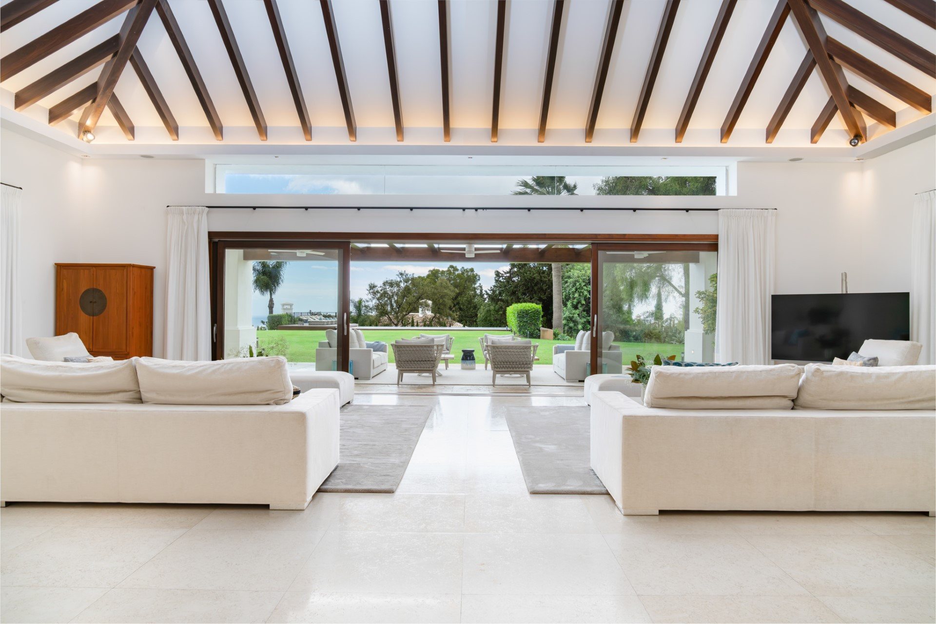 Amplia villa de 5 dormitorios más apartamento para huespedes en Cascada de Camoján con vistas panorámicas