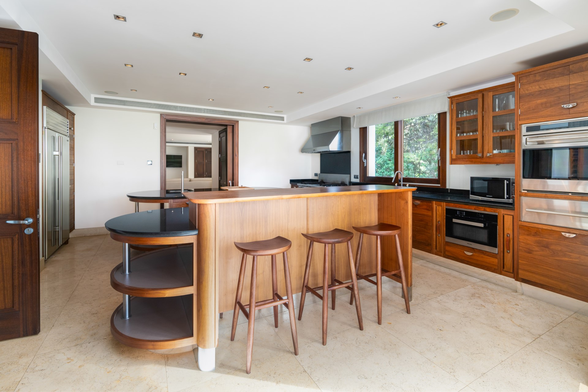 Amplia villa de 5 dormitorios más apartamento para huespedes en Cascada de Camoján con vistas panorámicas