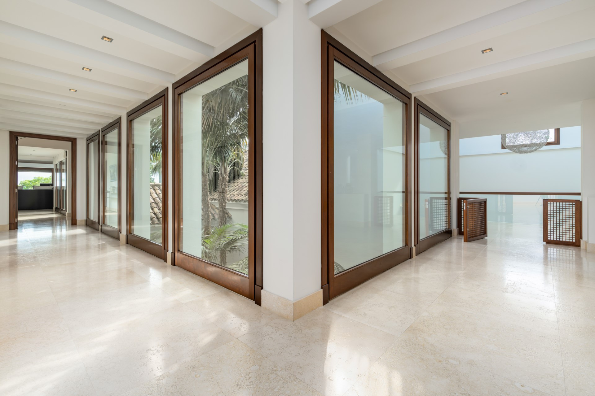 Amplia villa de 5 dormitorios más apartamento para huespedes en Cascada de Camoján con vistas panorámicas