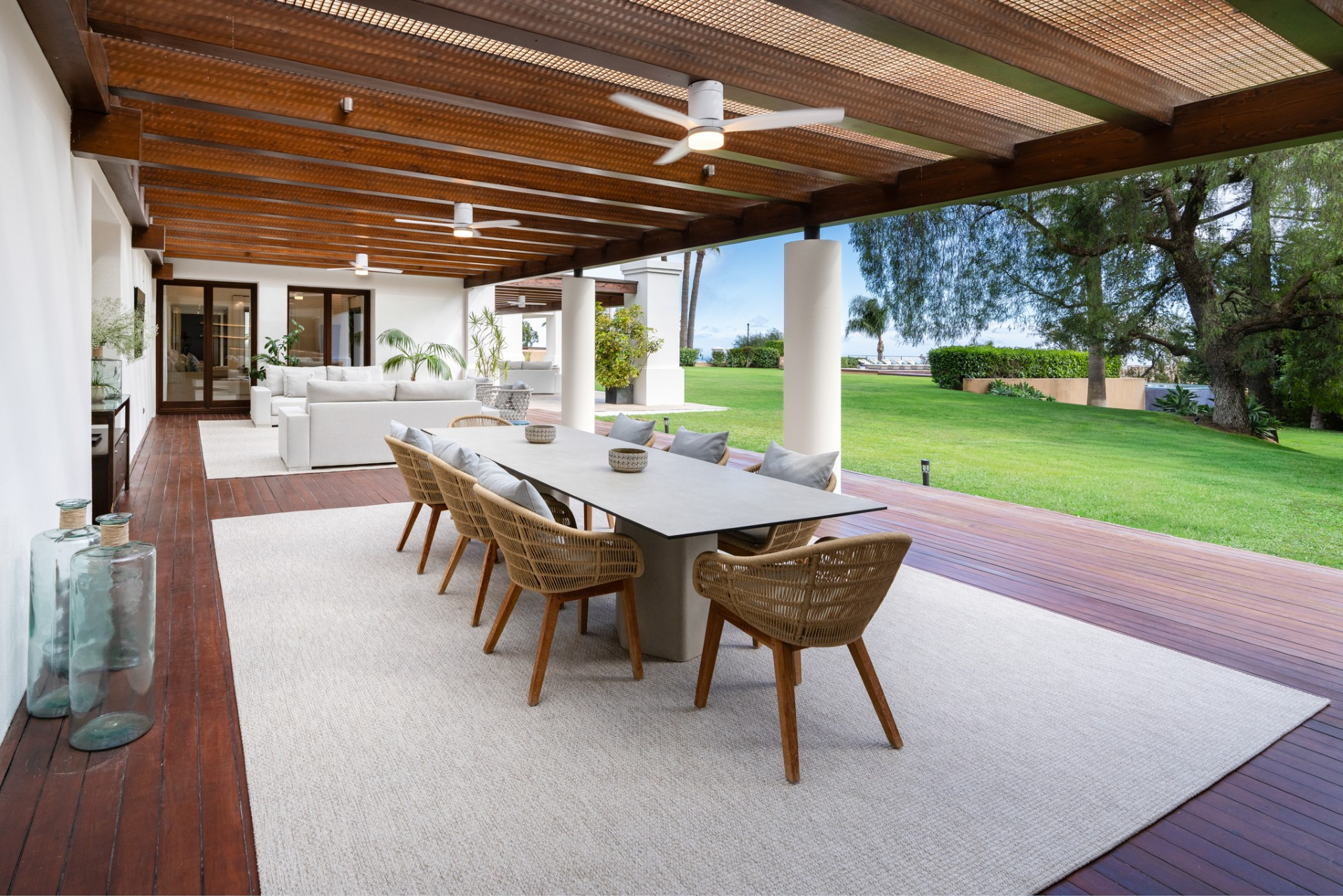 Amplia villa de 5 dormitorios más apartamento para huespedes en Cascada de Camoján con vistas panorámicas