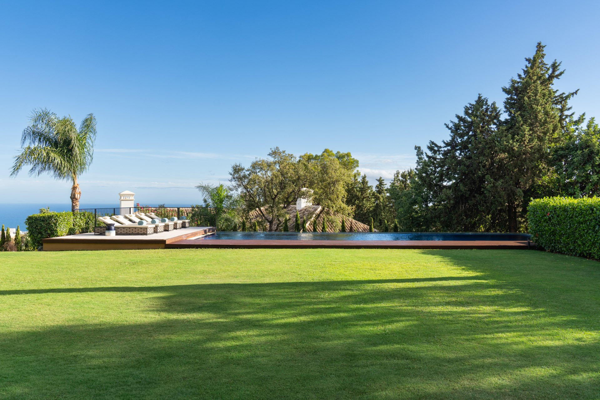 Amplia villa de 5 dormitorios más apartamento para huespedes en Cascada de Camoján con vistas panorámicas