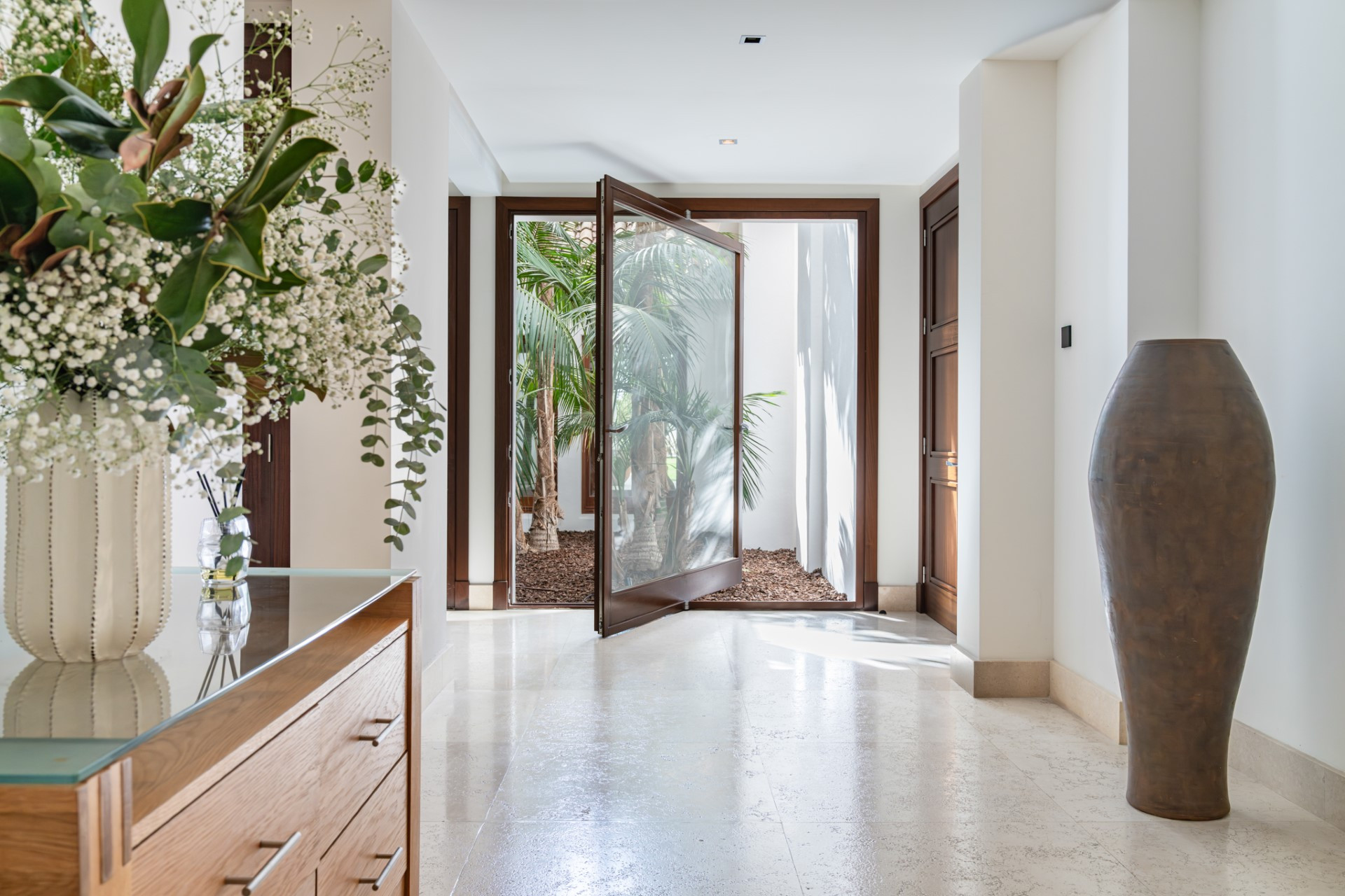 Amplia villa de 5 dormitorios más apartamento para huespedes en Cascada de Camoján con vistas panorámicas