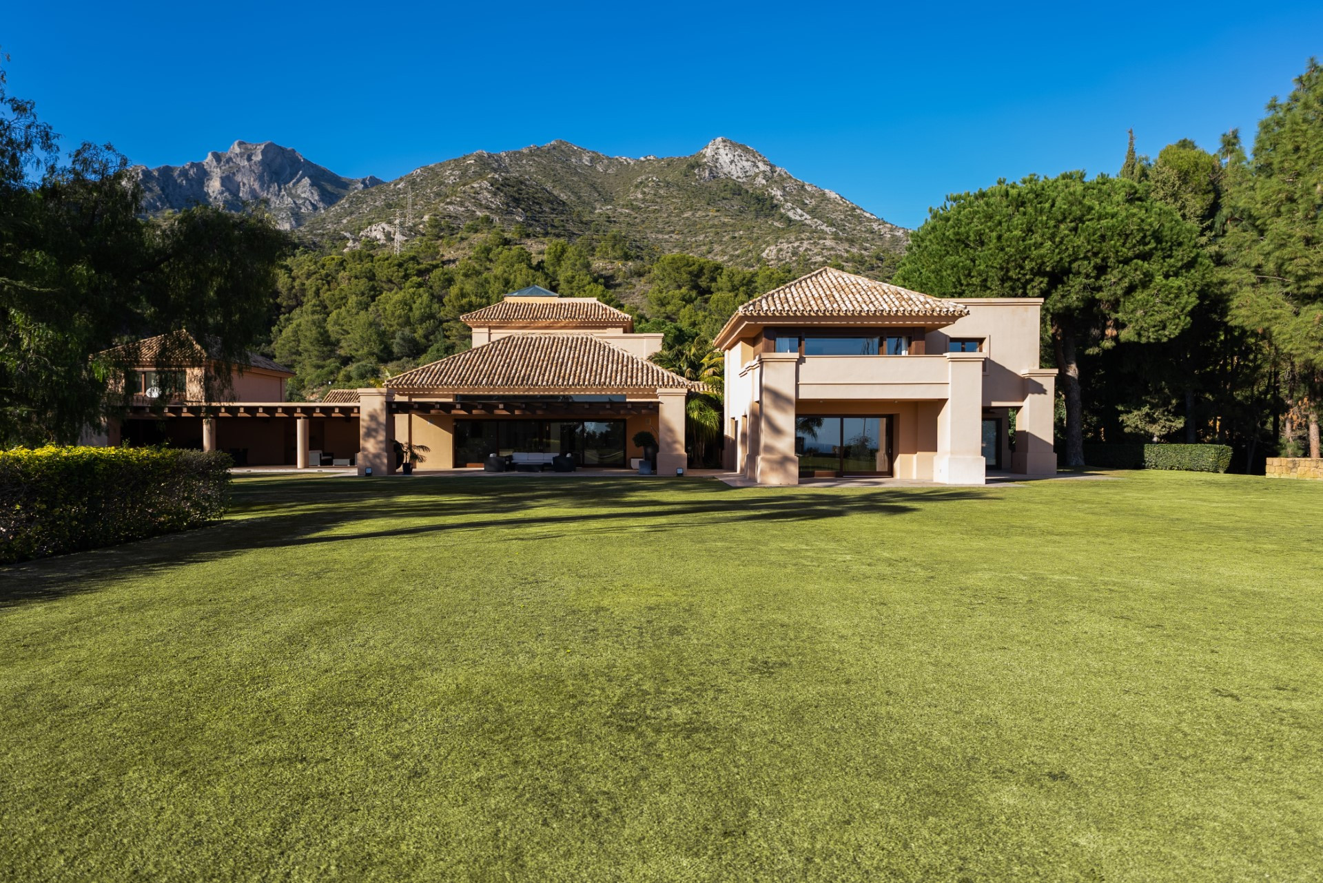 Fabulosa prestigiosa villa en la tranquila zona de Cascada de Camojan