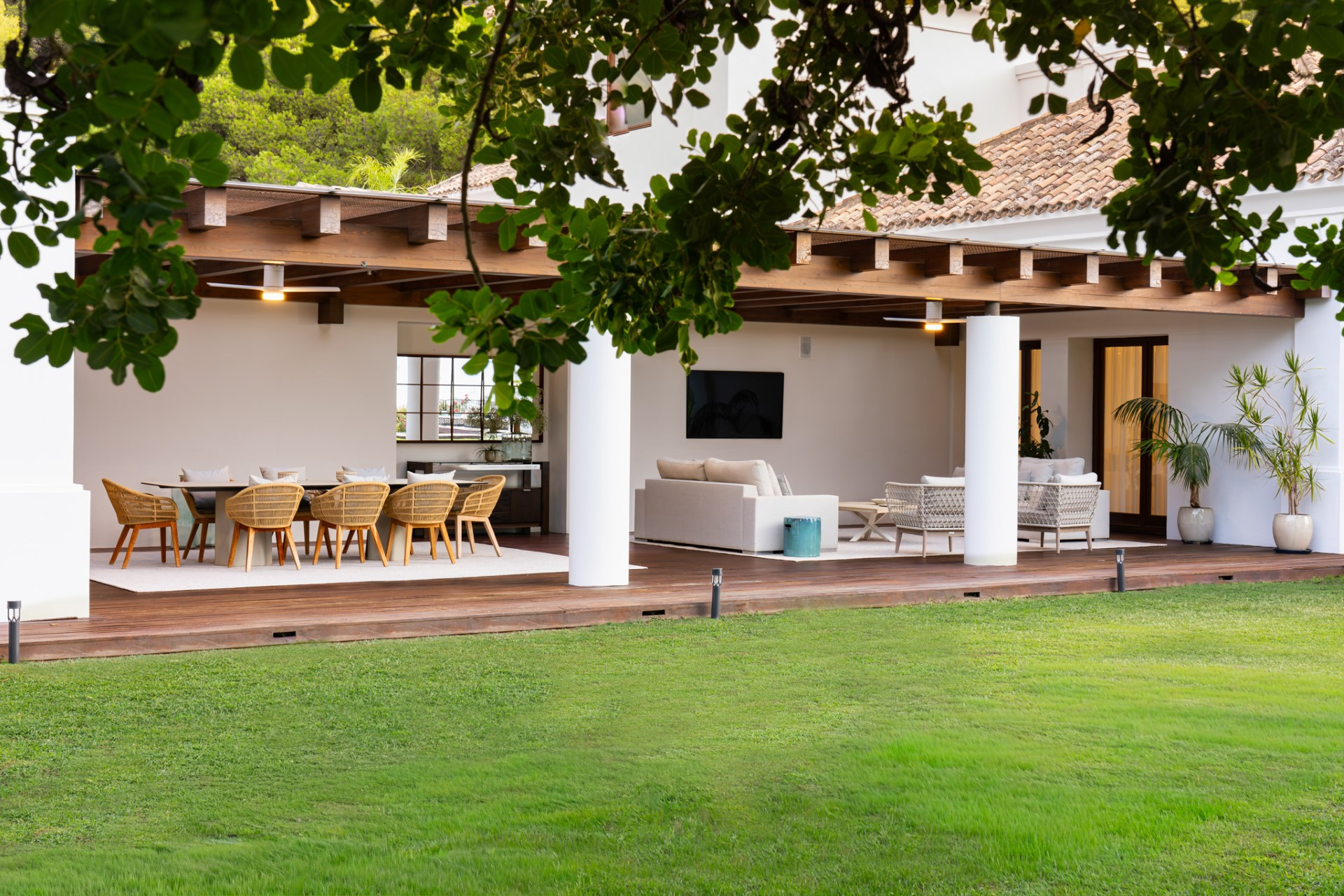 Amplia villa de 5 dormitorios más apartamento para huespedes en Cascada de Camoján con vistas panorámicas