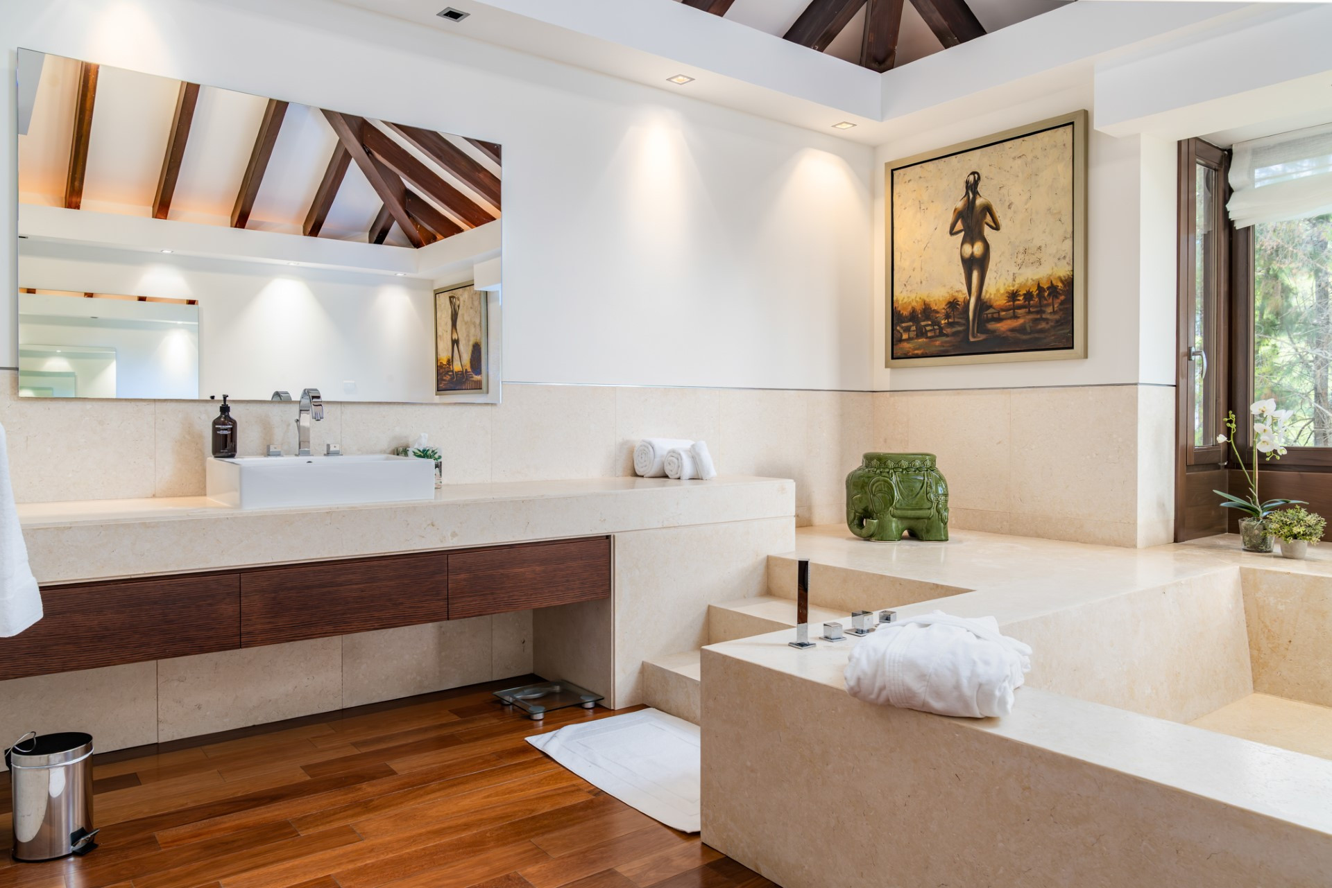 Amplia villa de 5 dormitorios más apartamento para huespedes en Cascada de Camoján con vistas panorámicas