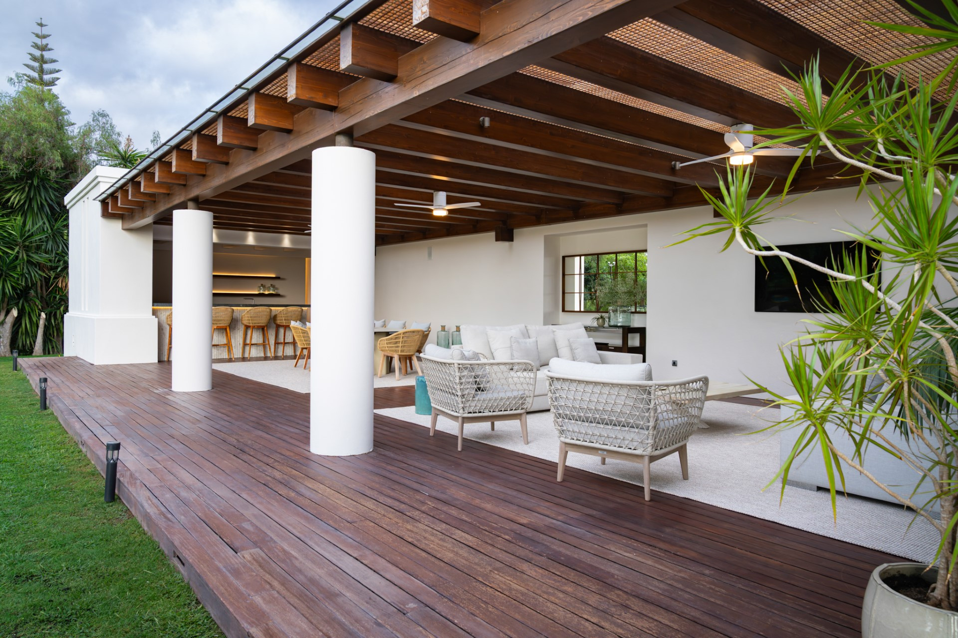 Amplia villa de 5 dormitorios más apartamento para huespedes en Cascada de Camoján con vistas panorámicas