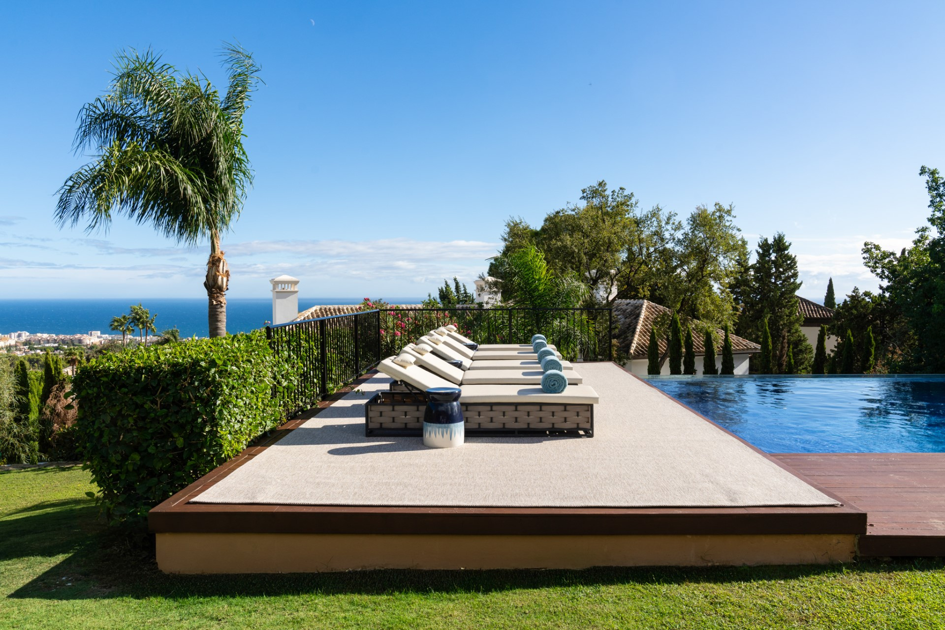 Amplia villa de 5 dormitorios más apartamento para huespedes en Cascada de Camoján con vistas panorámicas