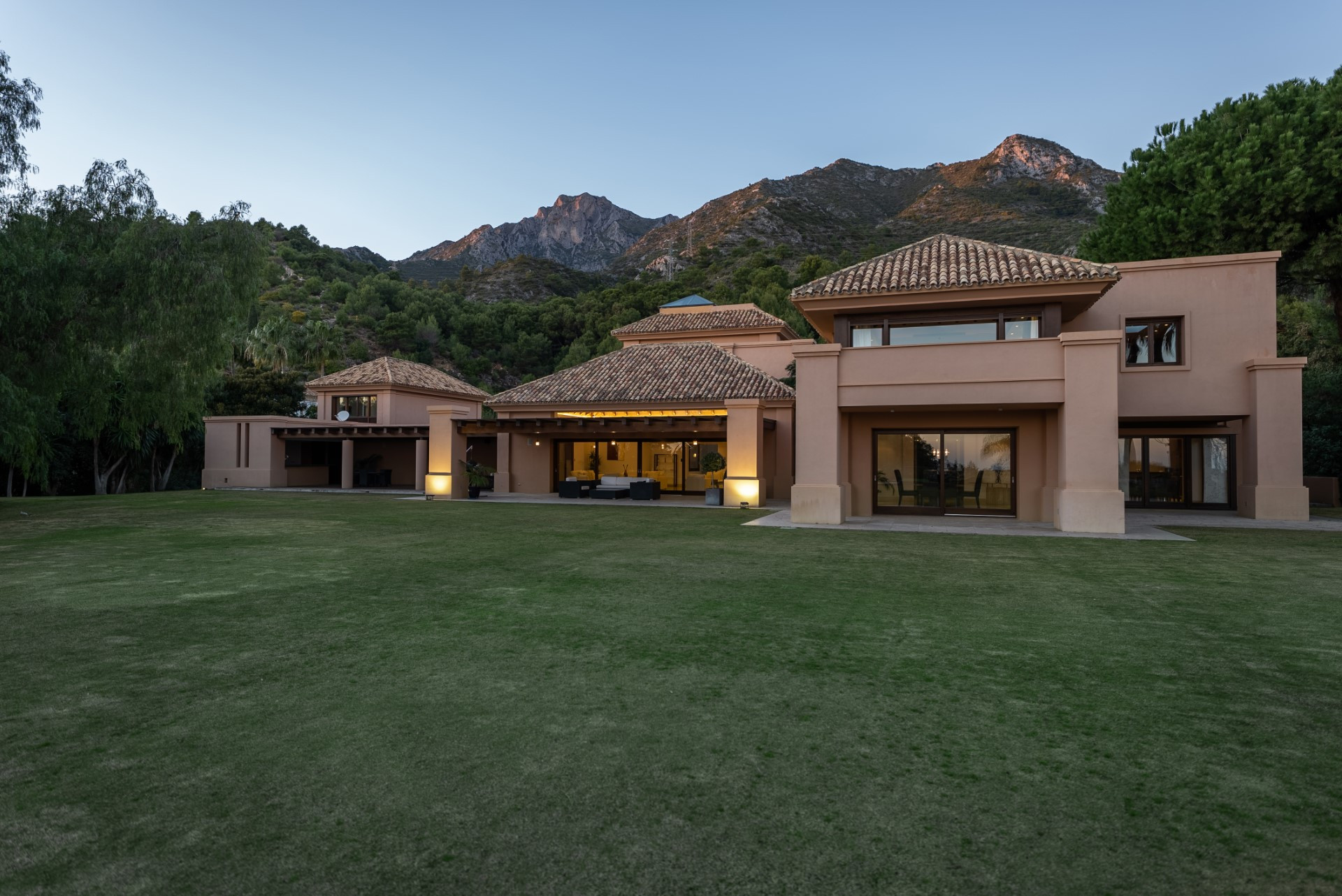 Fabulosa prestigiosa villa en la tranquila zona de Cascada de Camojan