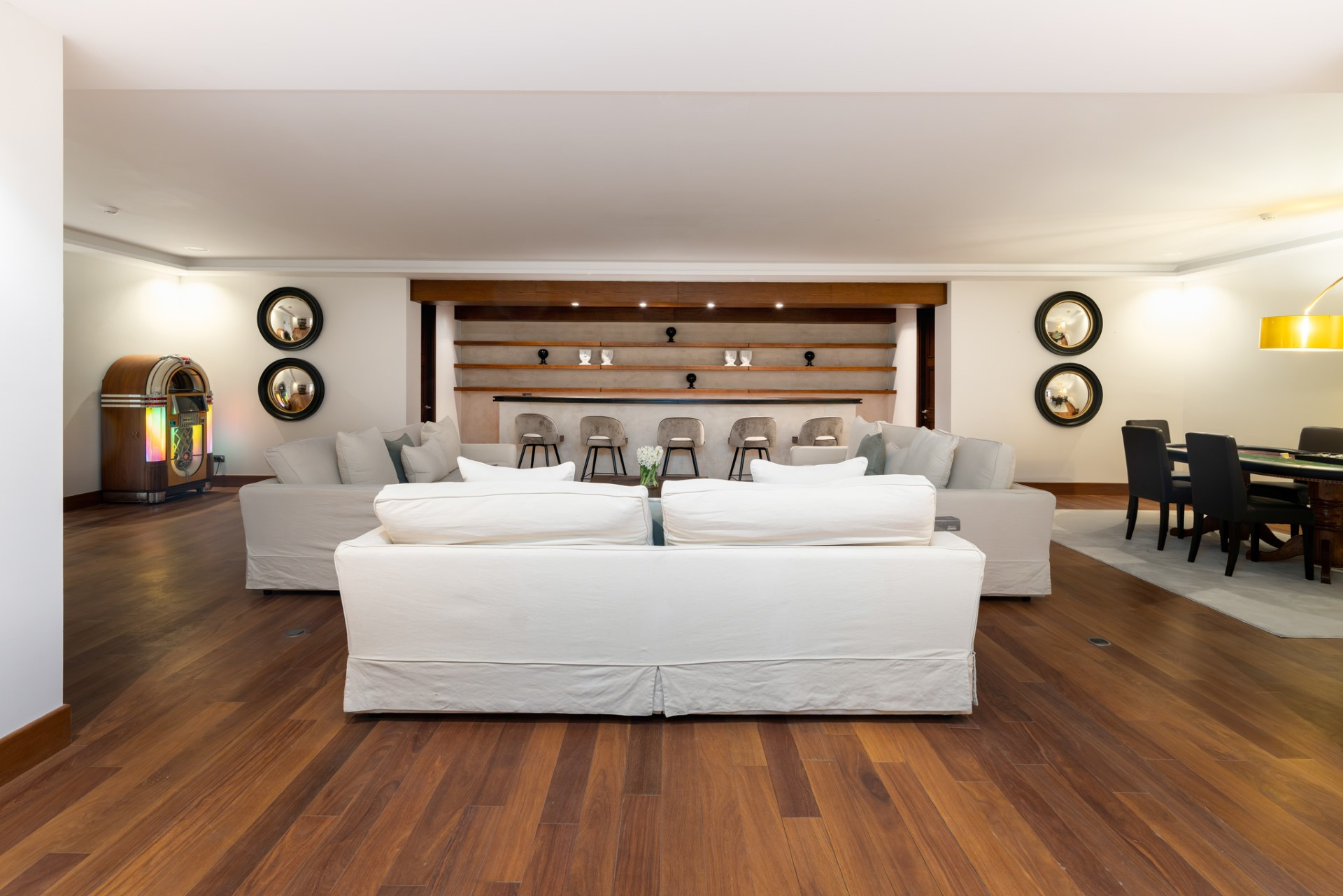 Amplia villa de 5 dormitorios más apartamento para huespedes en Cascada de Camoján con vistas panorámicas