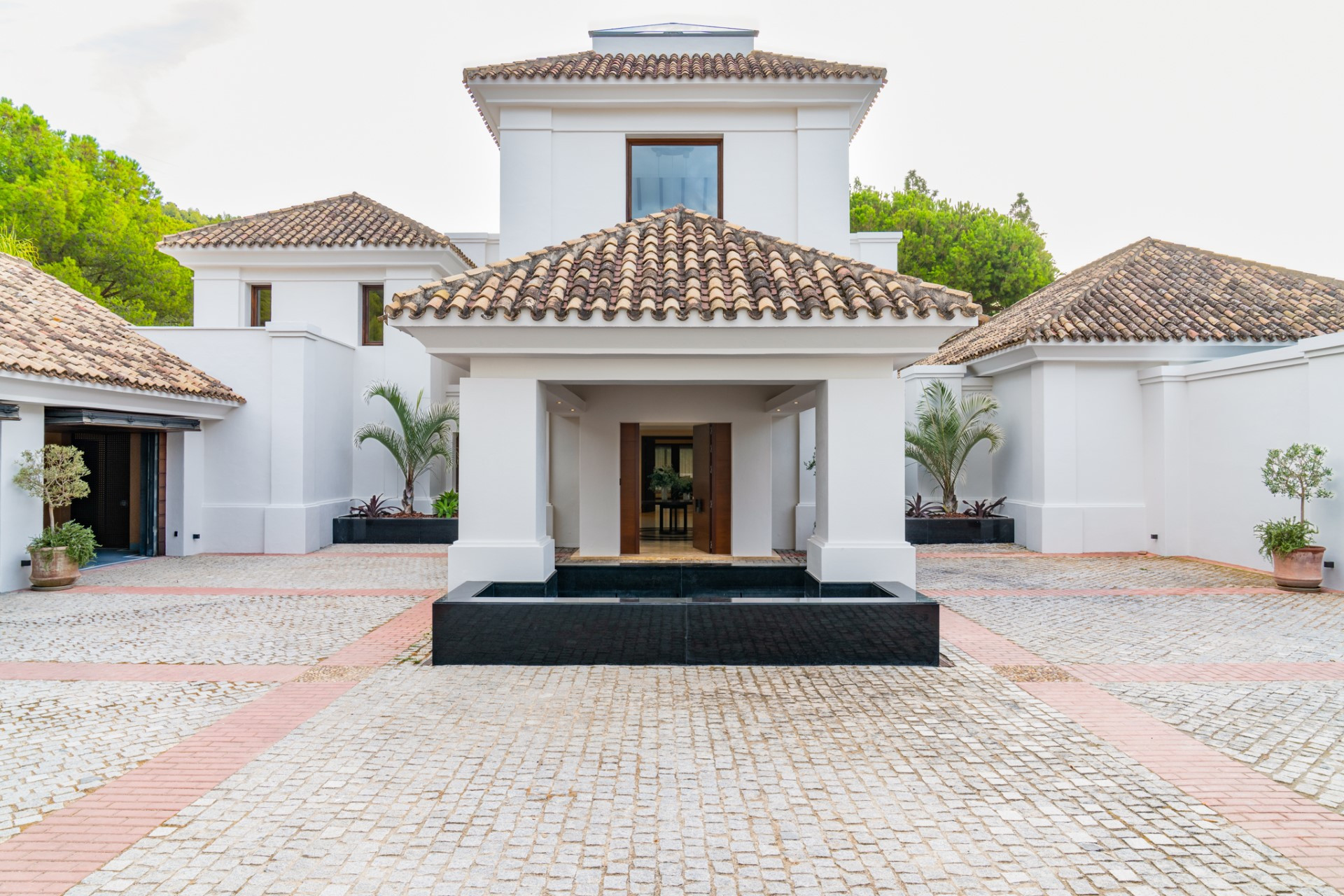 Amplia villa de 5 dormitorios más apartamento para huespedes en Cascada de Camoján con vistas panorámicas