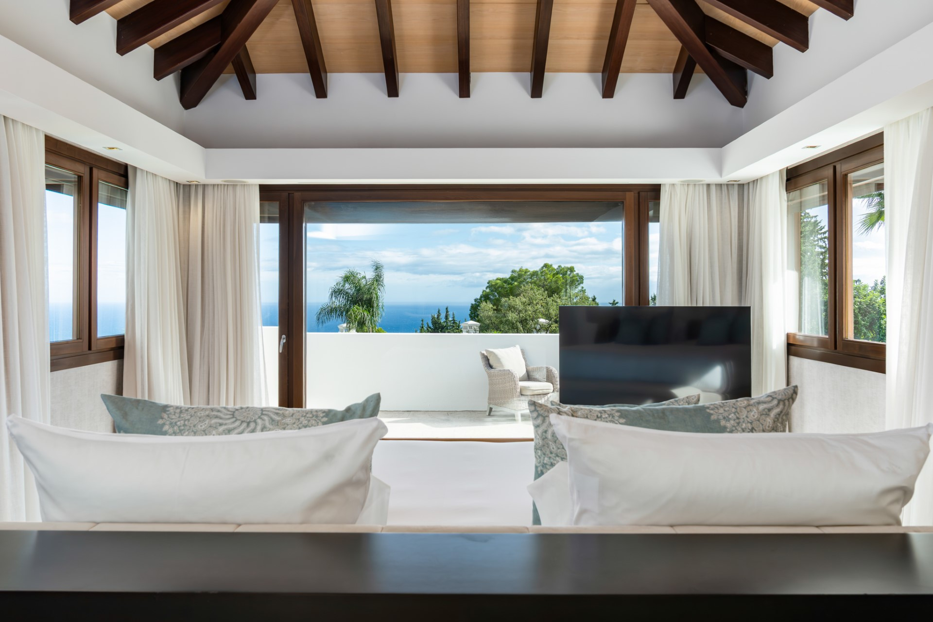 Amplia villa de 5 dormitorios más apartamento para huespedes en Cascada de Camoján con vistas panorámicas