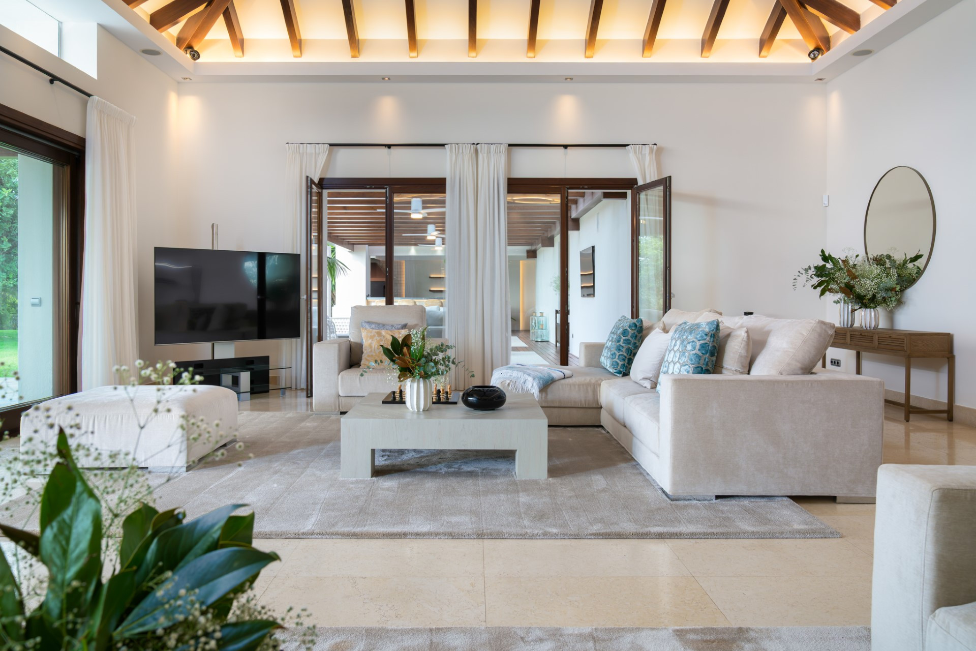 Amplia villa de 5 dormitorios más apartamento para huespedes en Cascada de Camoján con vistas panorámicas