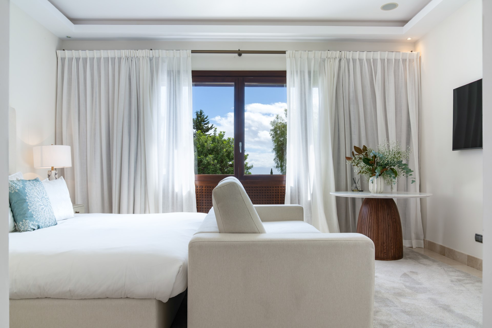 Amplia villa de 5 dormitorios más apartamento para huespedes en Cascada de Camoján con vistas panorámicas