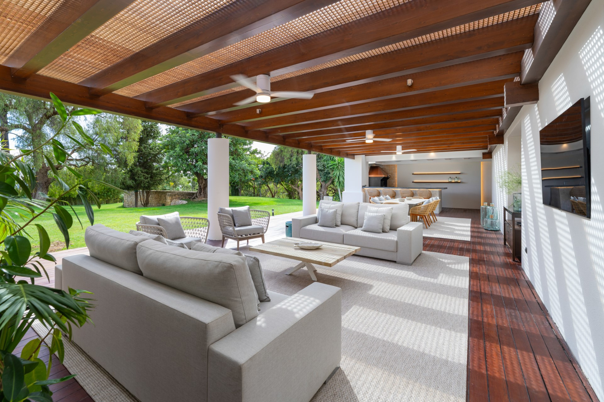 Amplia villa de 5 dormitorios más apartamento para huespedes en Cascada de Camoján con vistas panorámicas